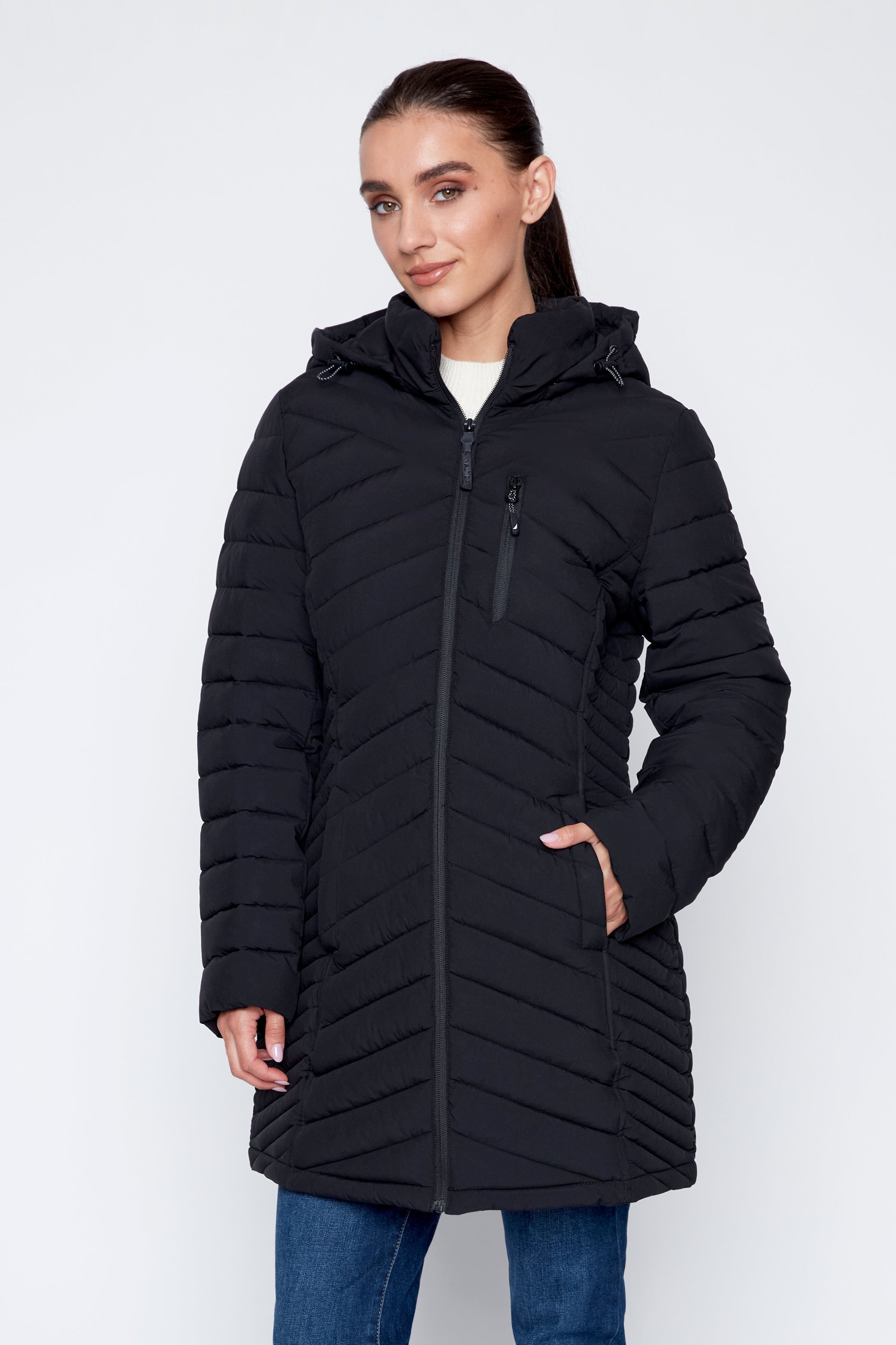 Le manteau matelassé à capuche amovible