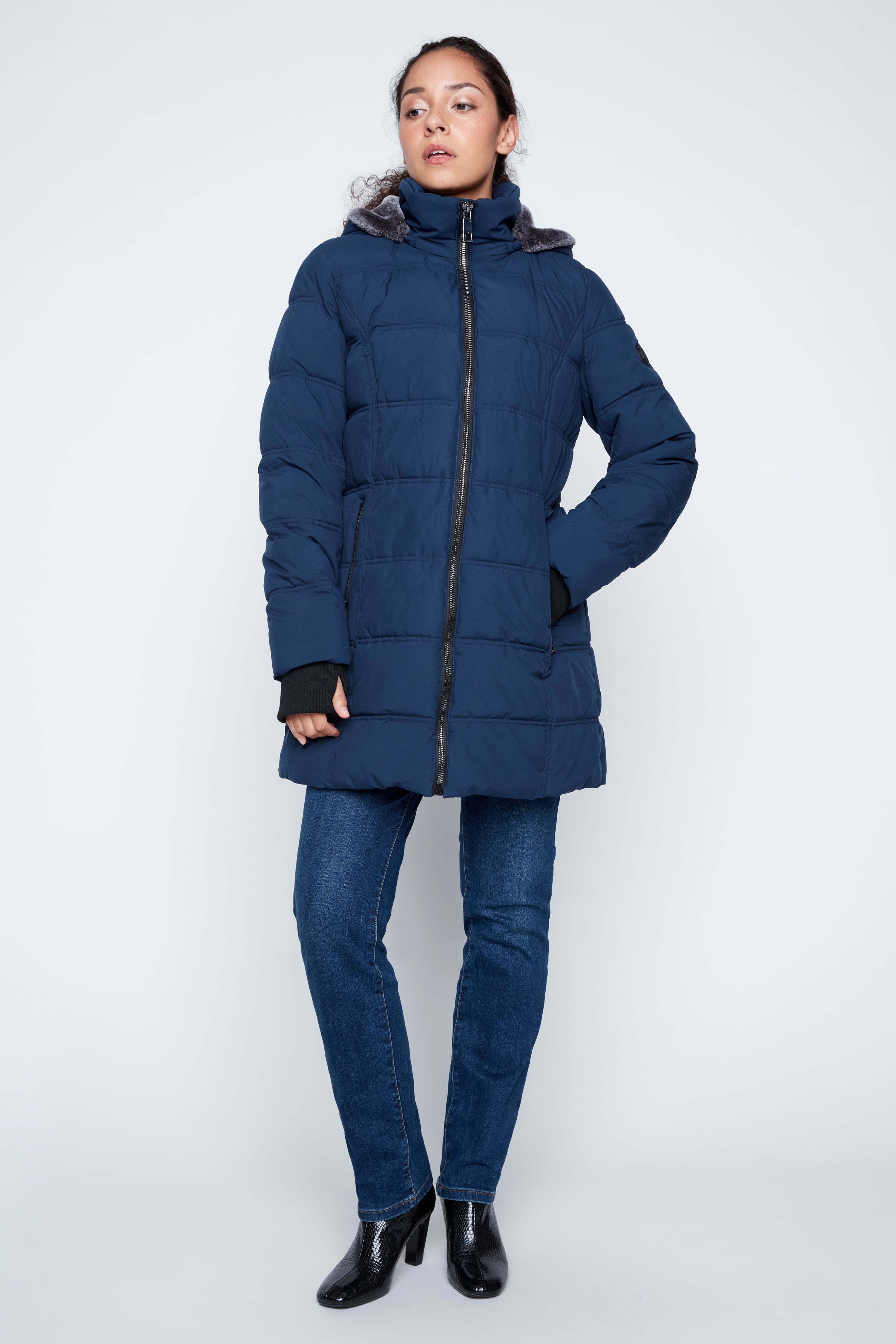 Le manteau matelassé trompe-l'œil à bordure berbère