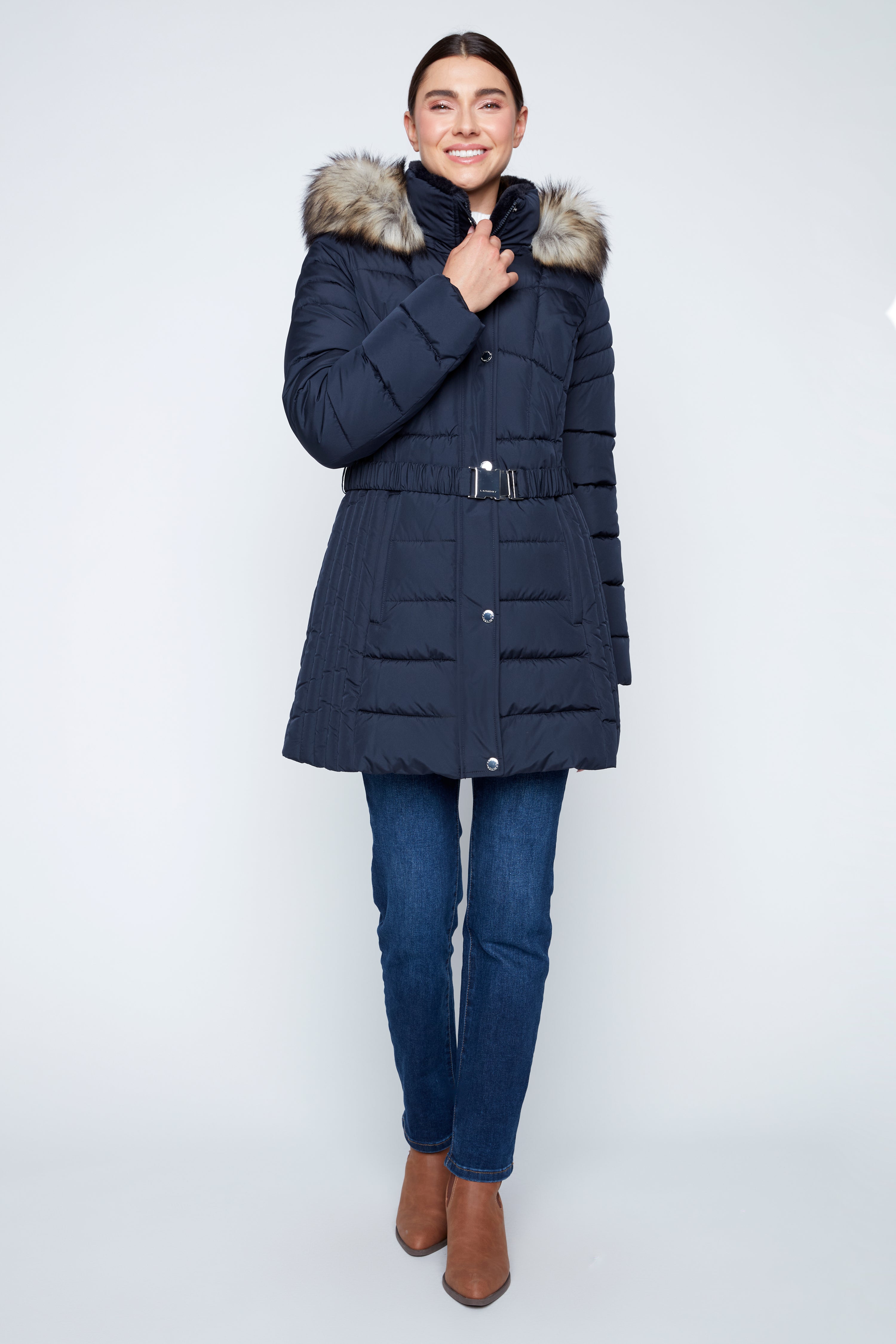 Le manteau matelassé ceinturée