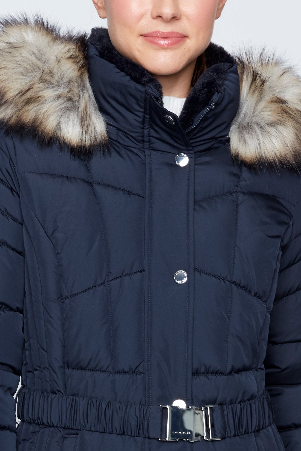 Le manteau matelassé ceinturée