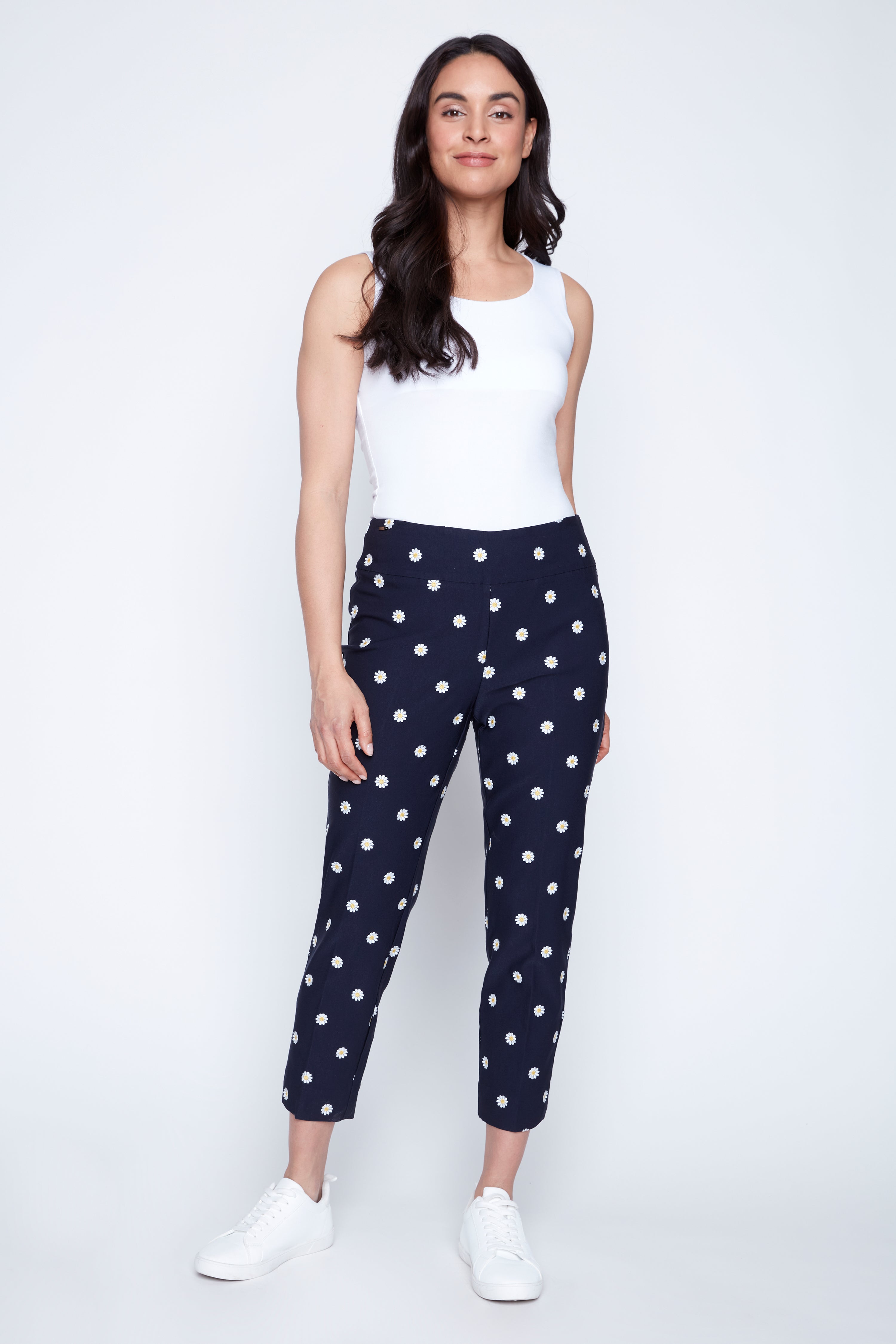 Le pantalon à jambe étroite avec broderie marguerite