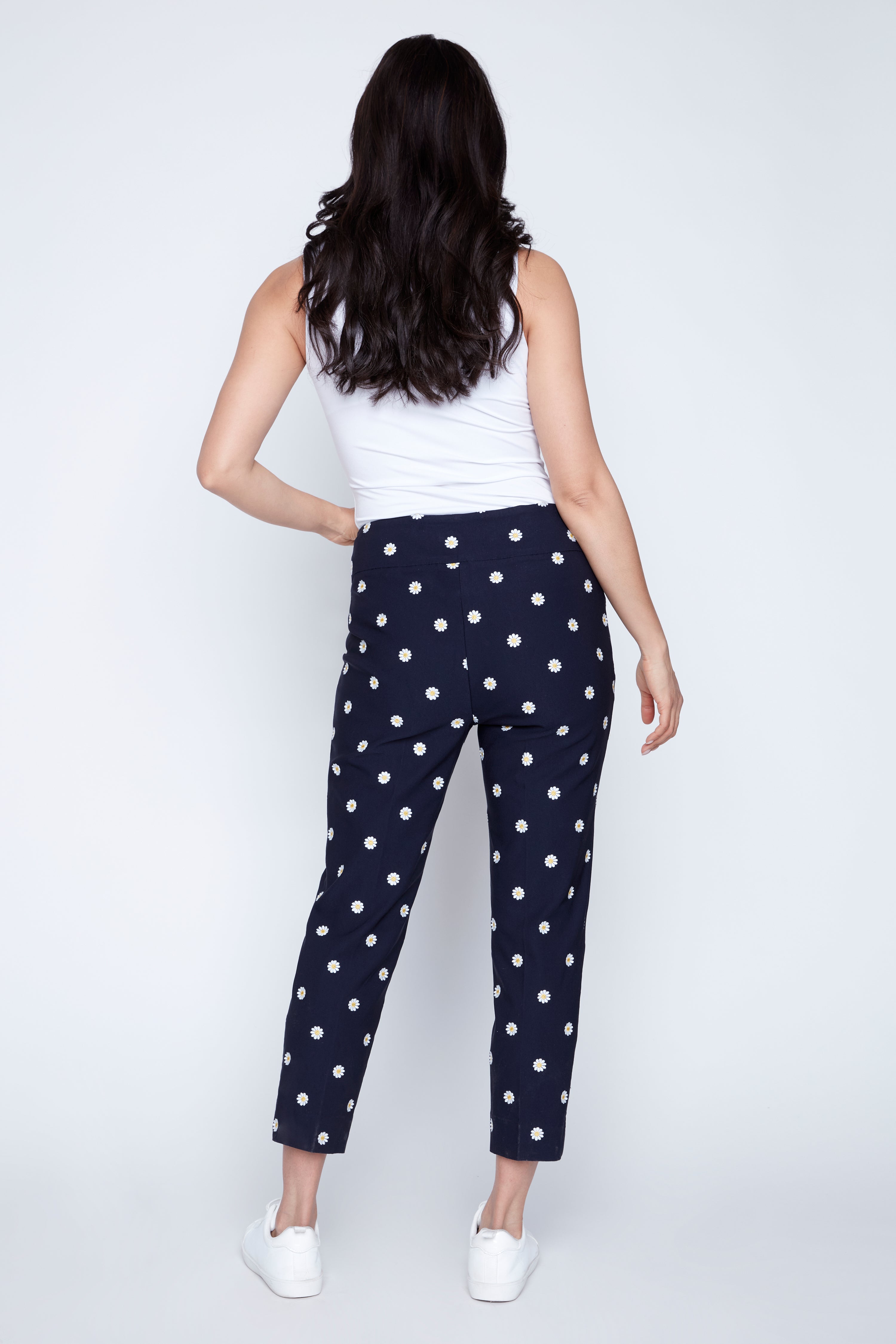 Le pantalon à jambe étroite avec broderie marguerite