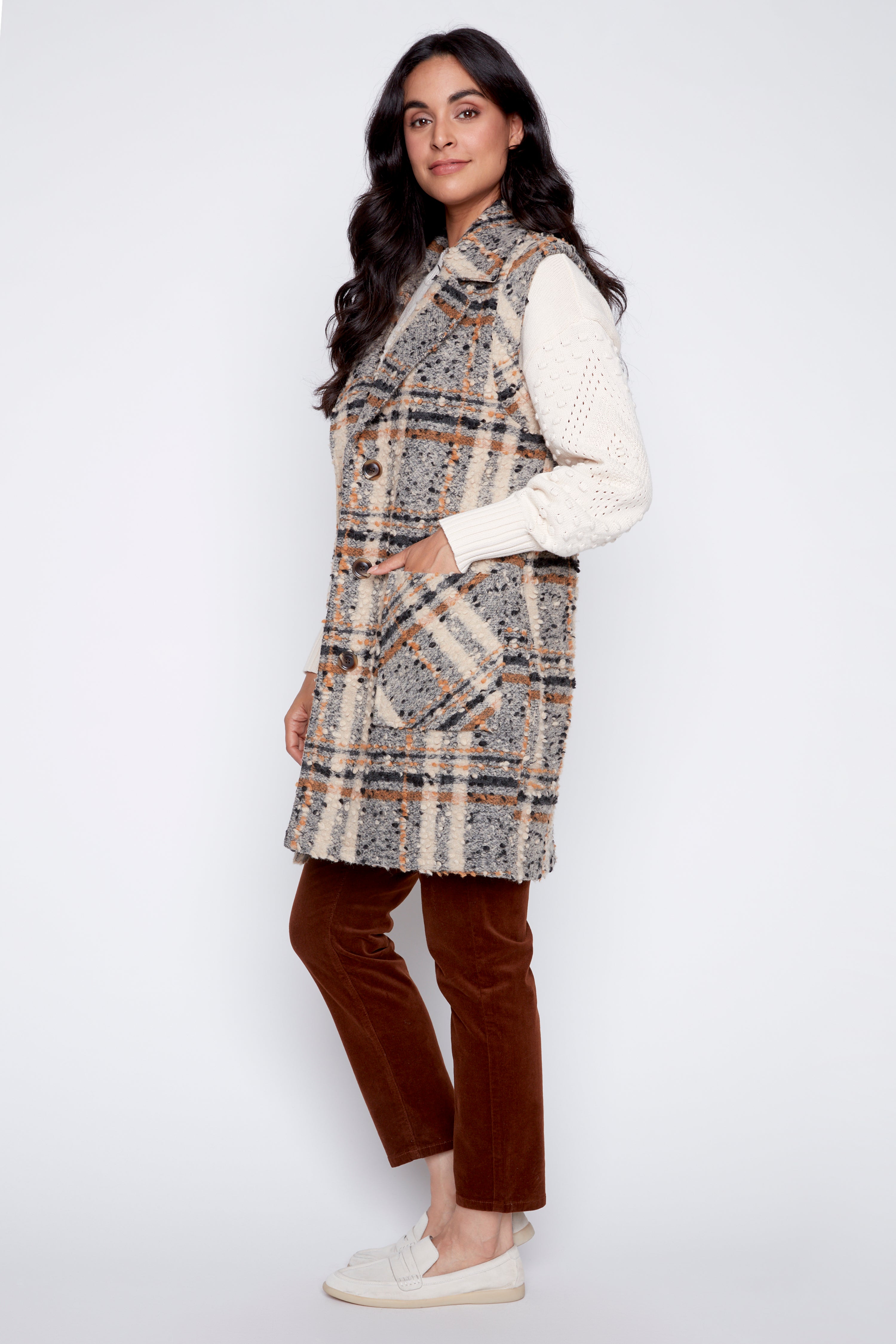 Le gilet à carreaux en laine mélangée