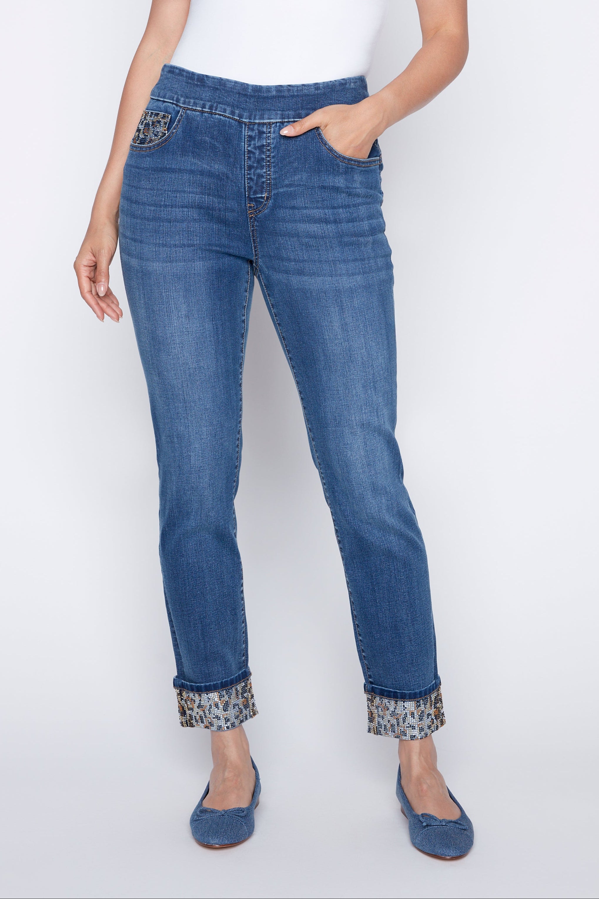 Le jean à jambe étroite avec paillettes animalières