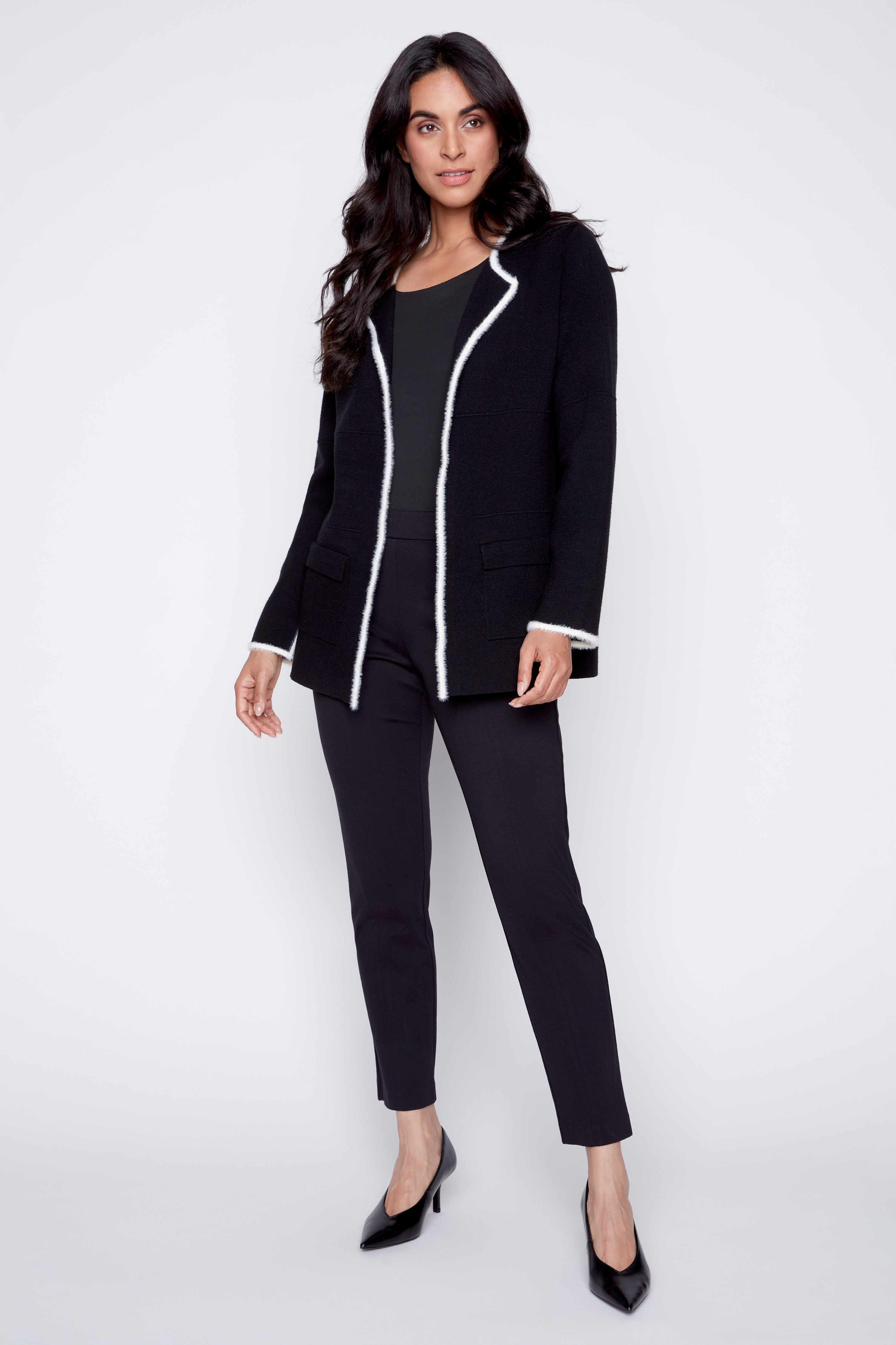 Le cardigan à bordures de cils