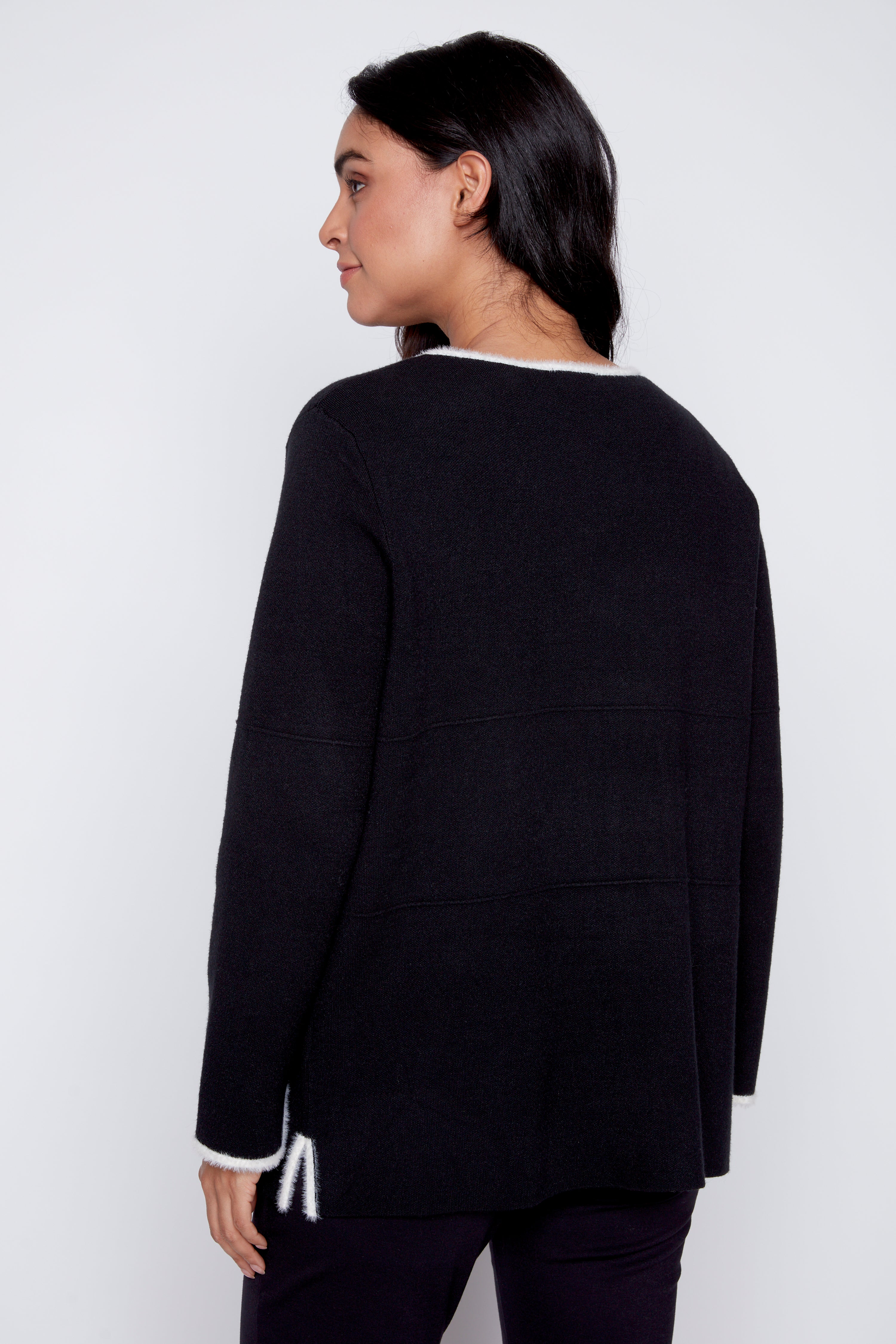 Le cardigan à bordures de cils