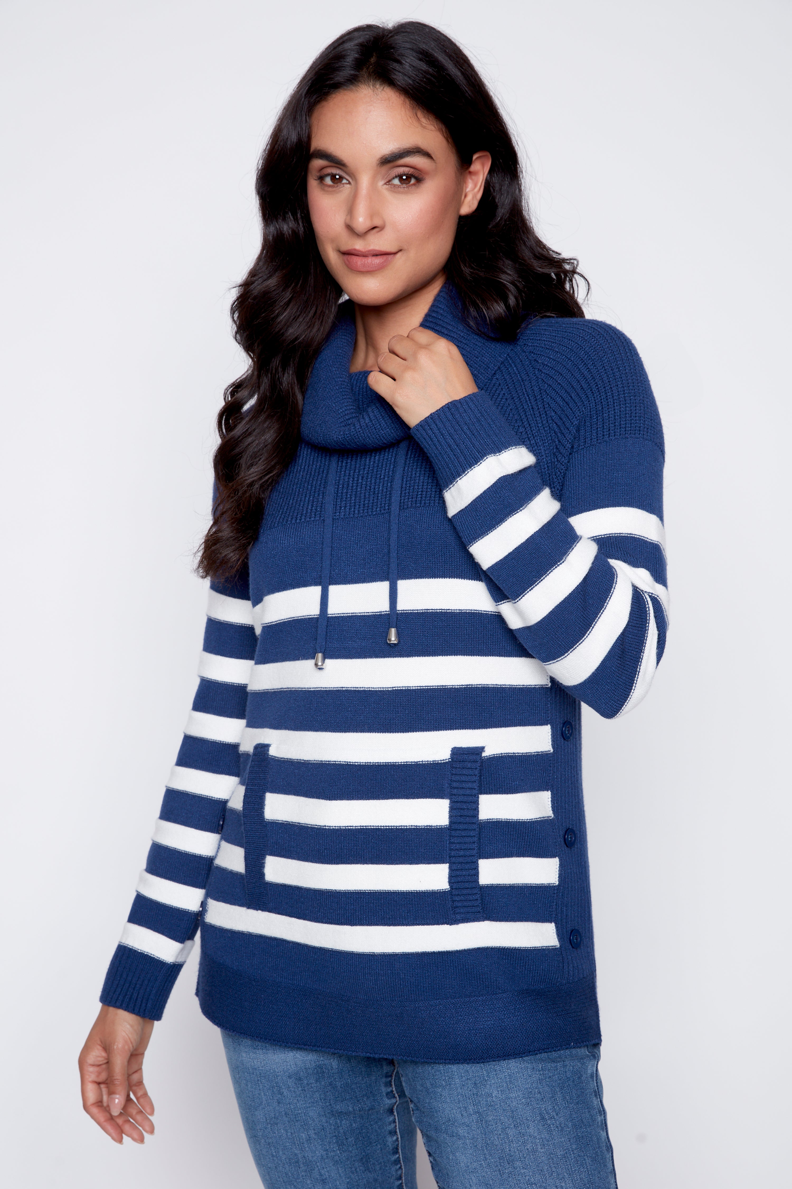 Le pull kangourou à rayures