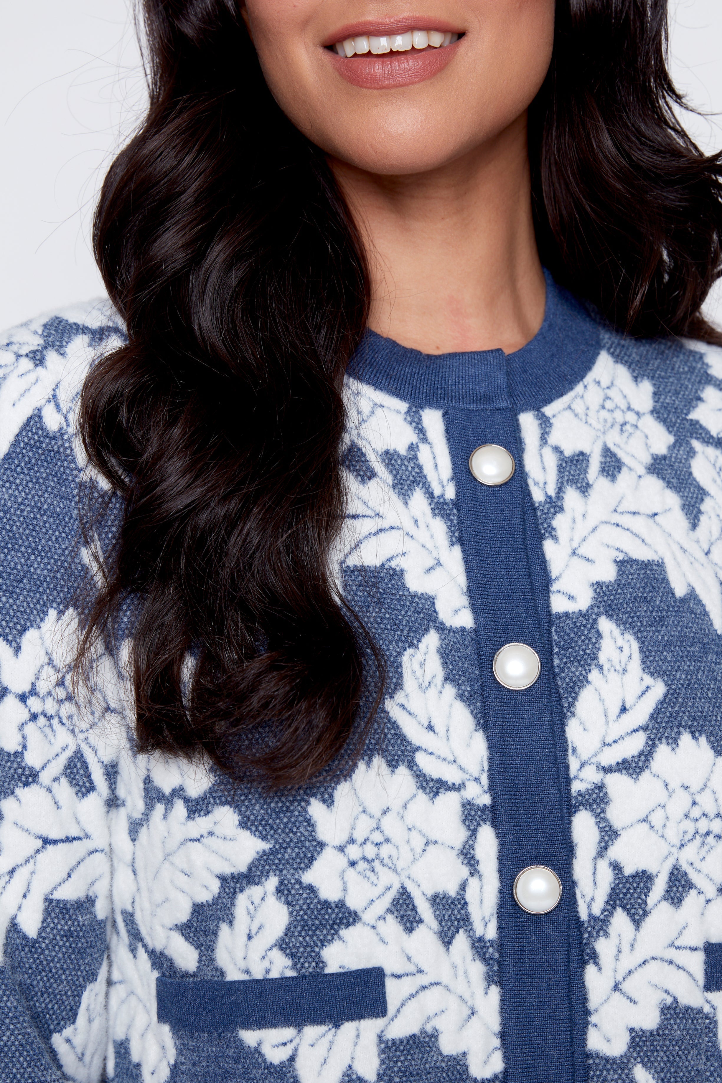 Le cardigan jacquard fleuri