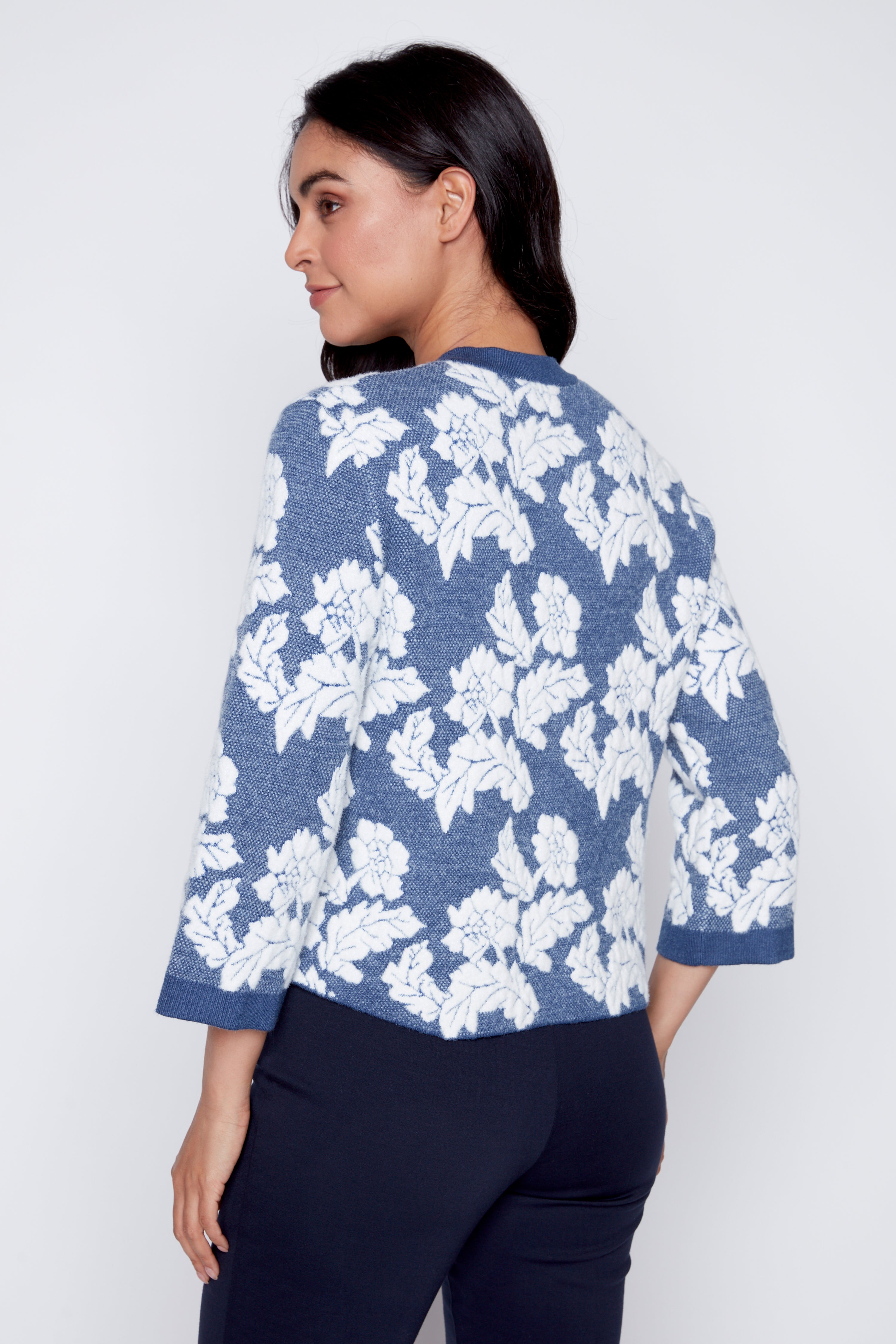 Le cardigan jacquard fleuri