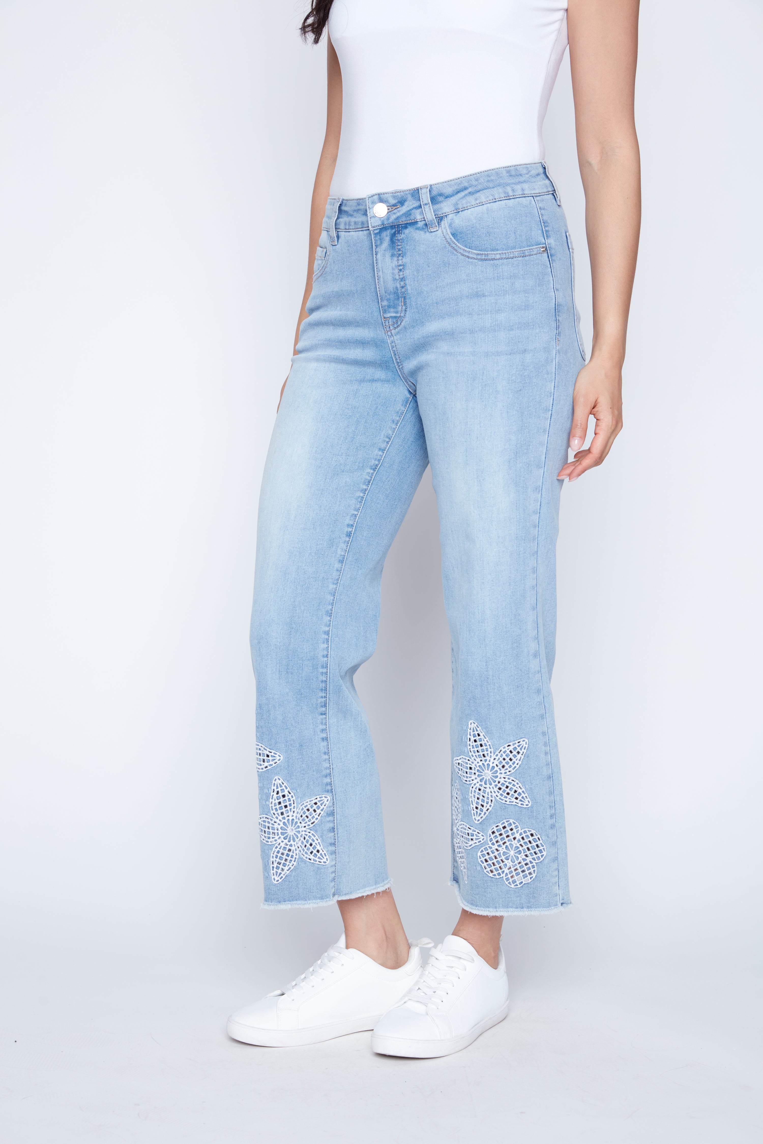 Flare embroidery jean