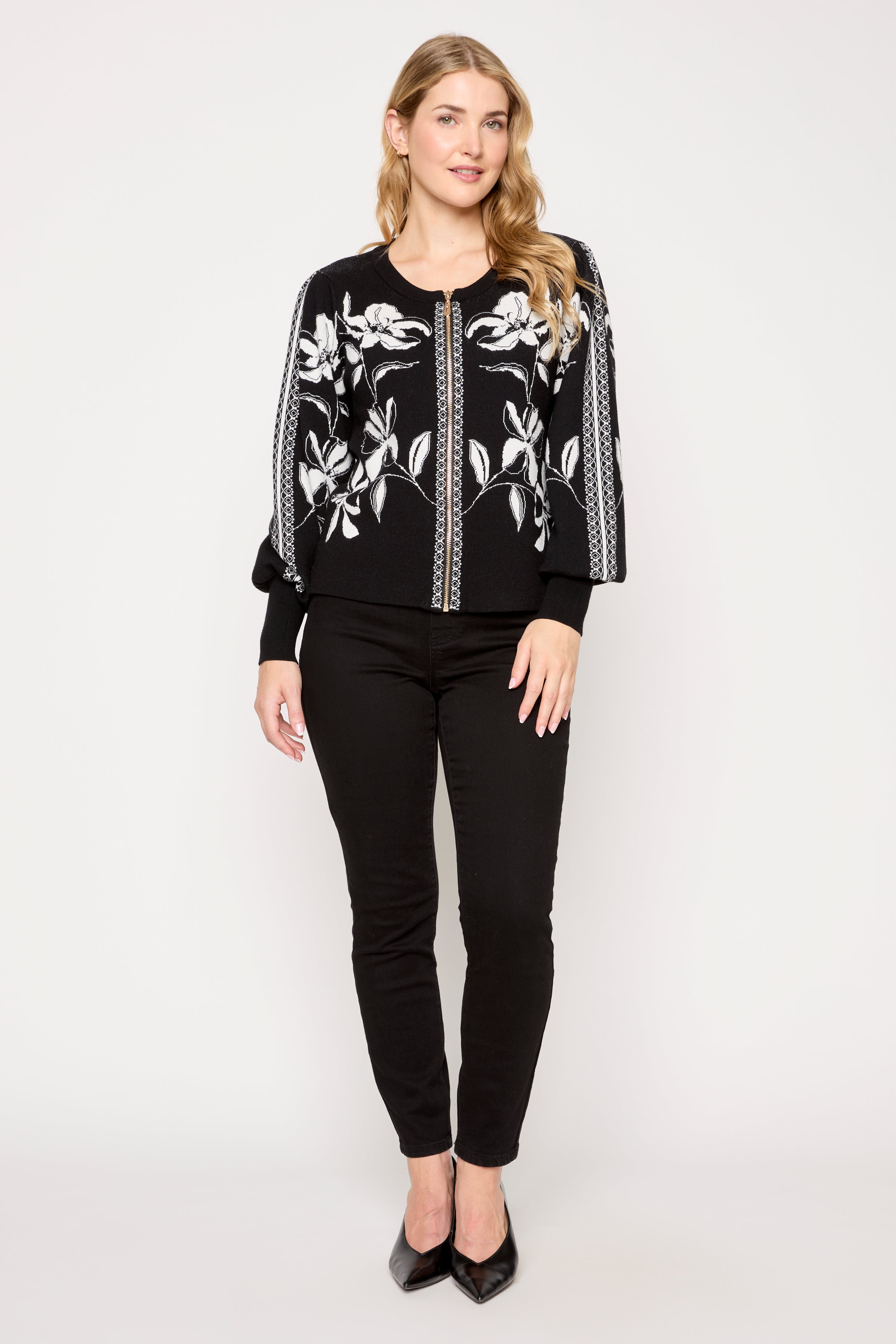 Le cardigan zippé en jacquard floral