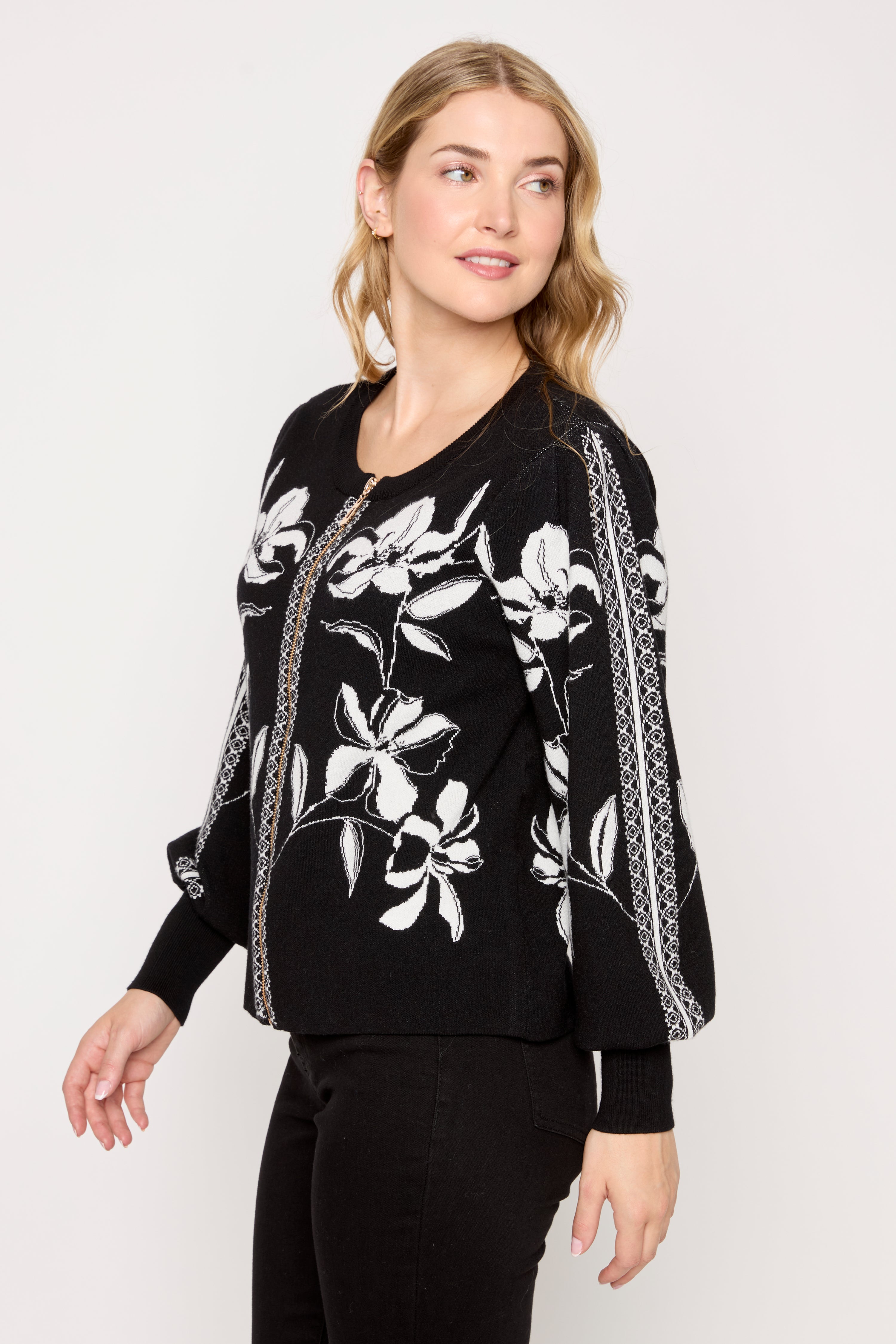 Le cardigan zippé en jacquard floral