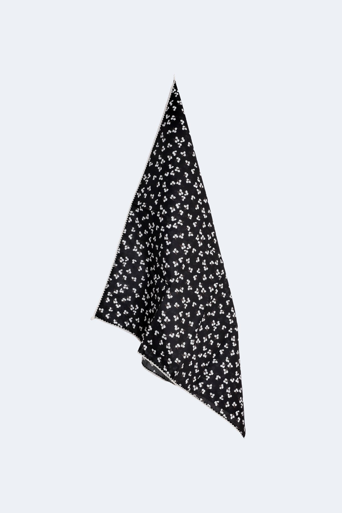 L'écharpe à motif fleurs