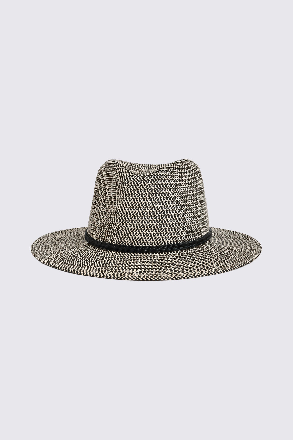 Le chapeau de cowboy western tressé