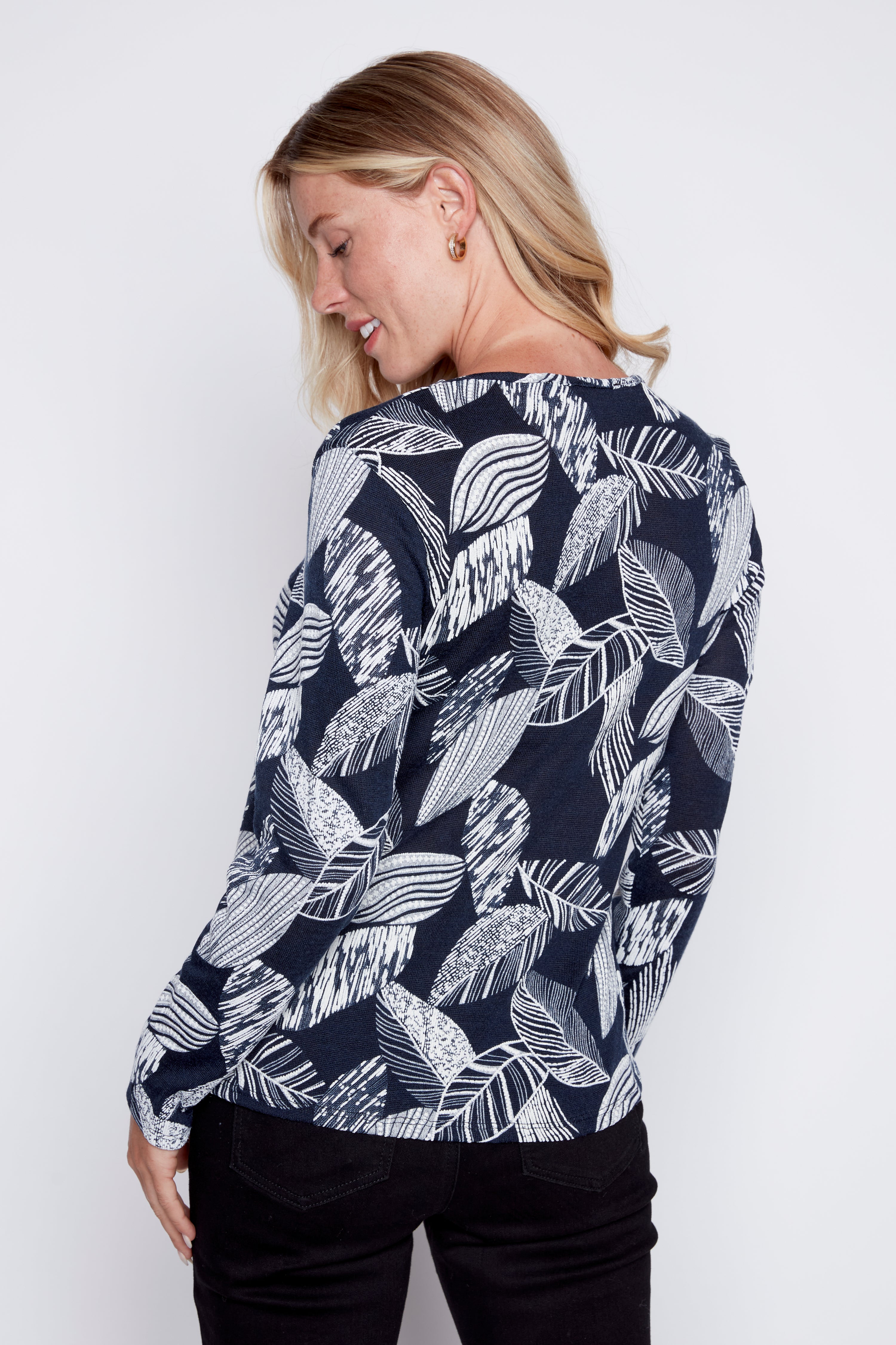 Le haut à imprimé feuilles avec détail bouffantes