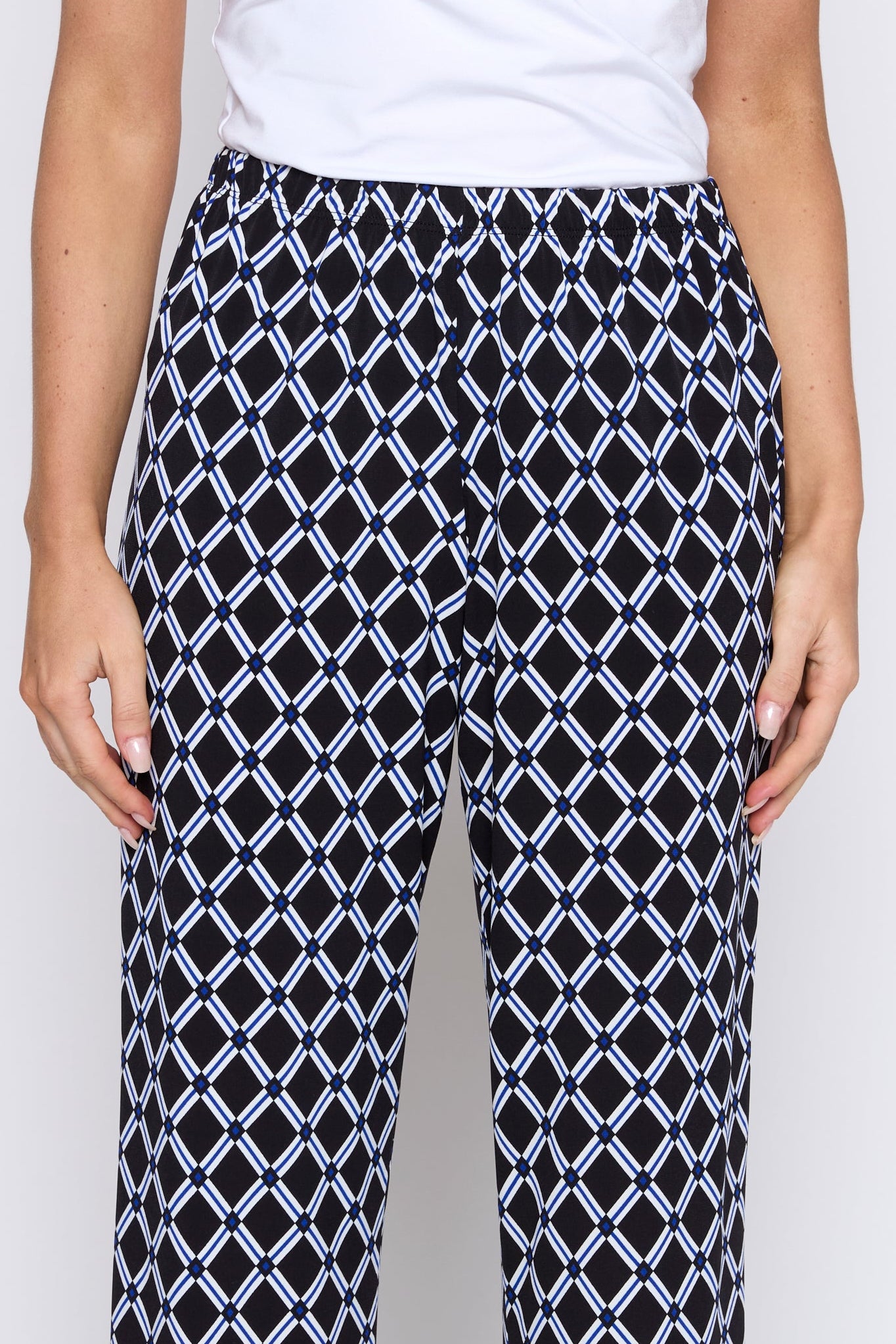 Le pantalon noir à imprimé géométrique royal