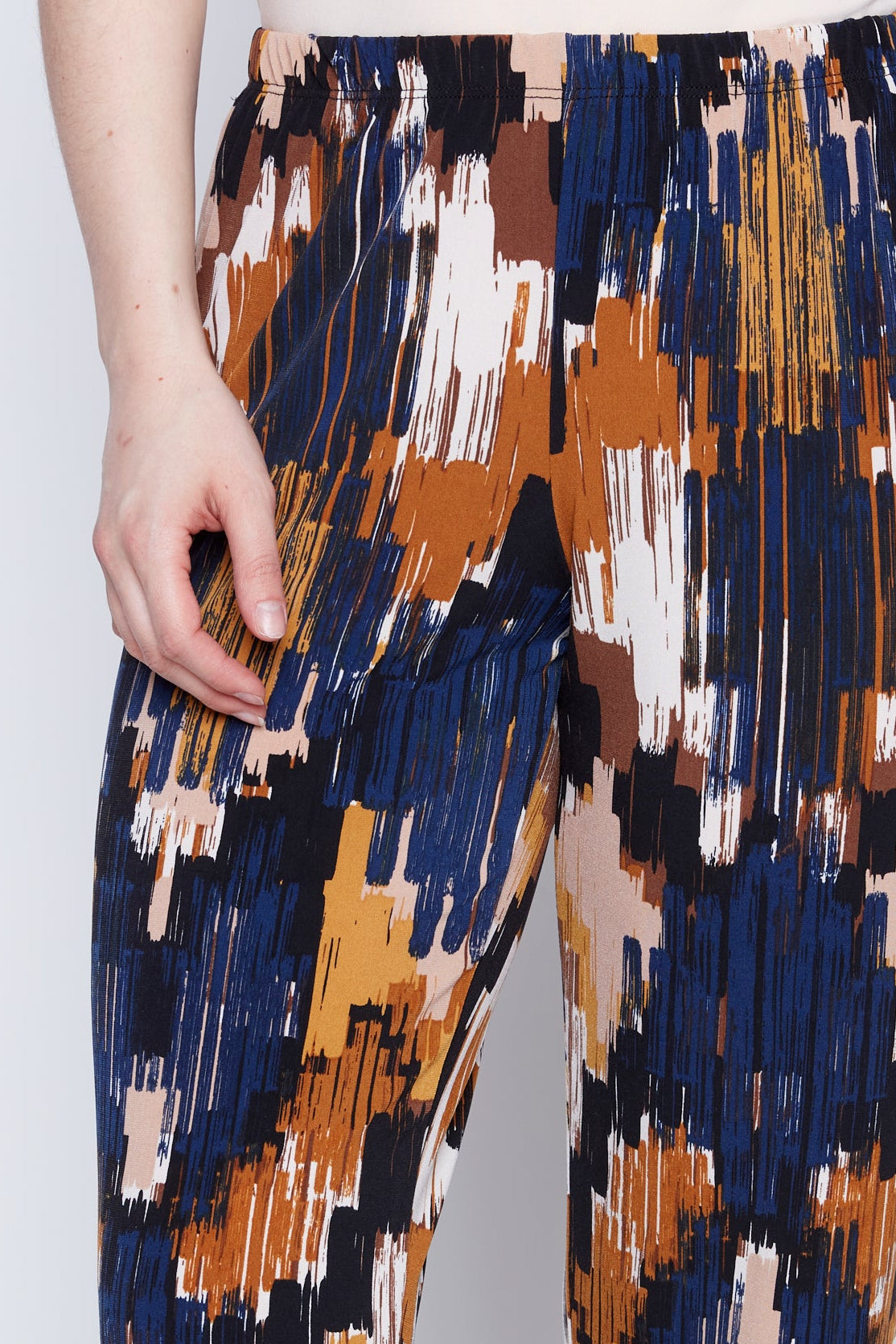 Black multi abstract print pant