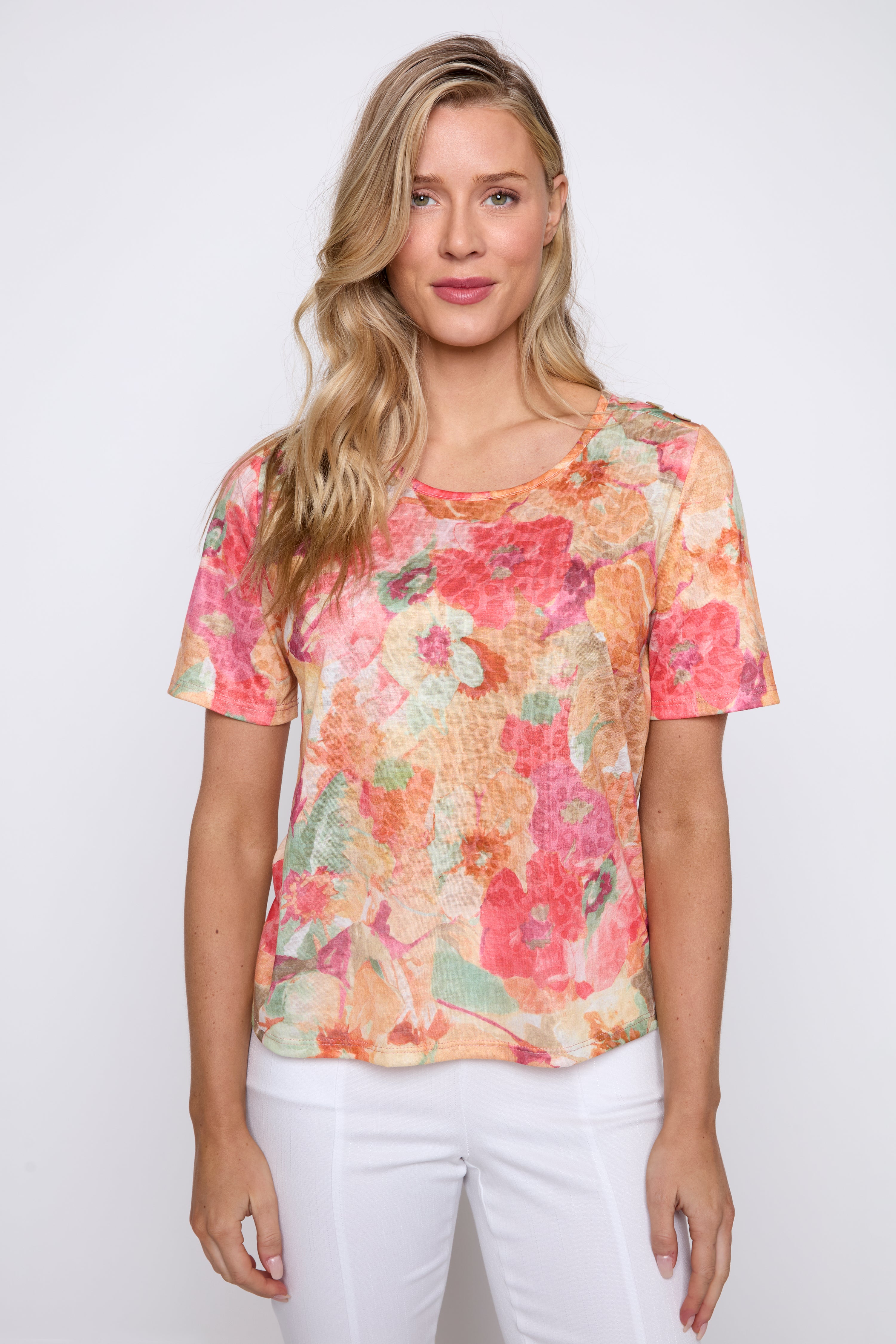 Le T-shirt corail dévoré avec détails boutonnés