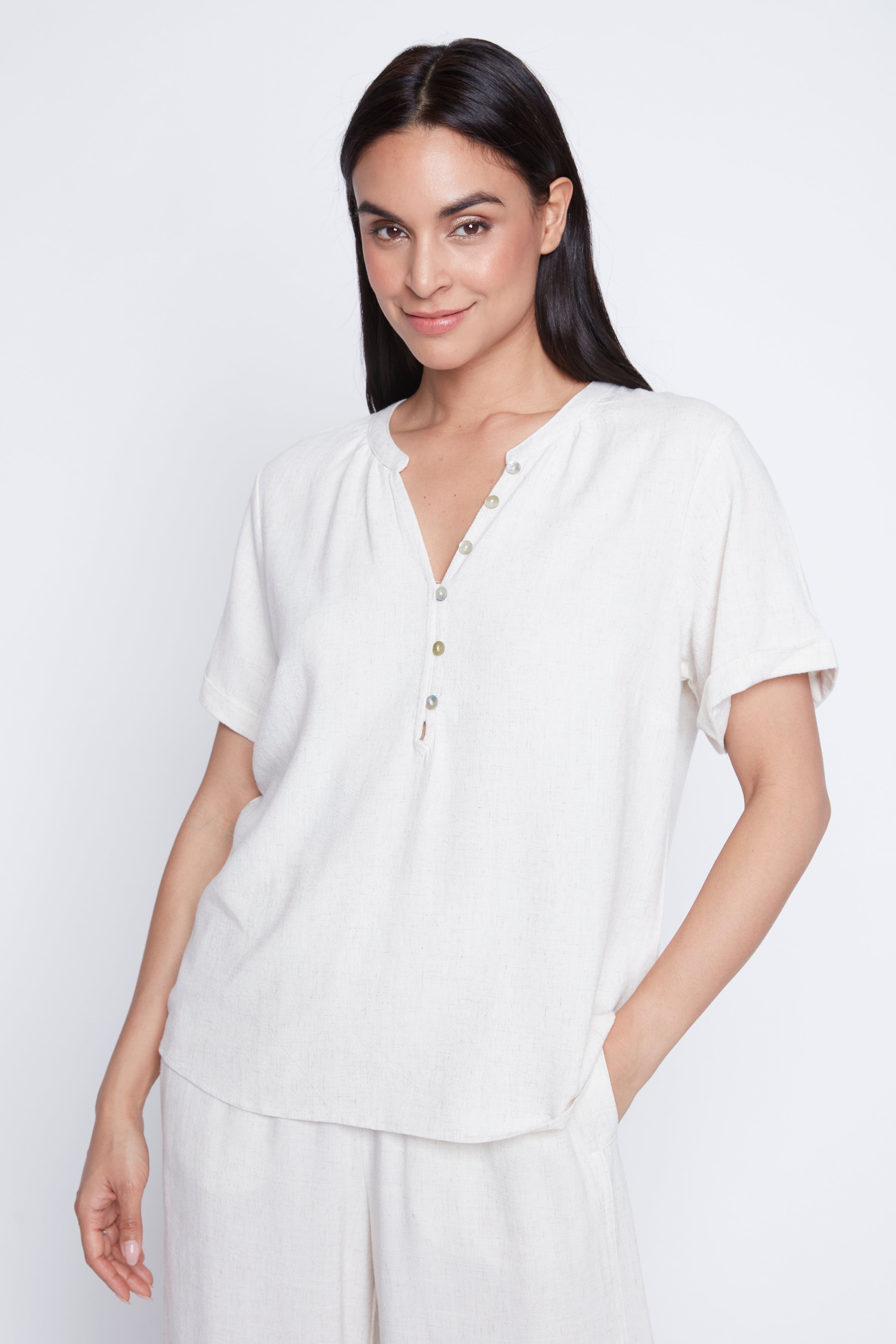 L e haut à col plissé doux en mélange de lin