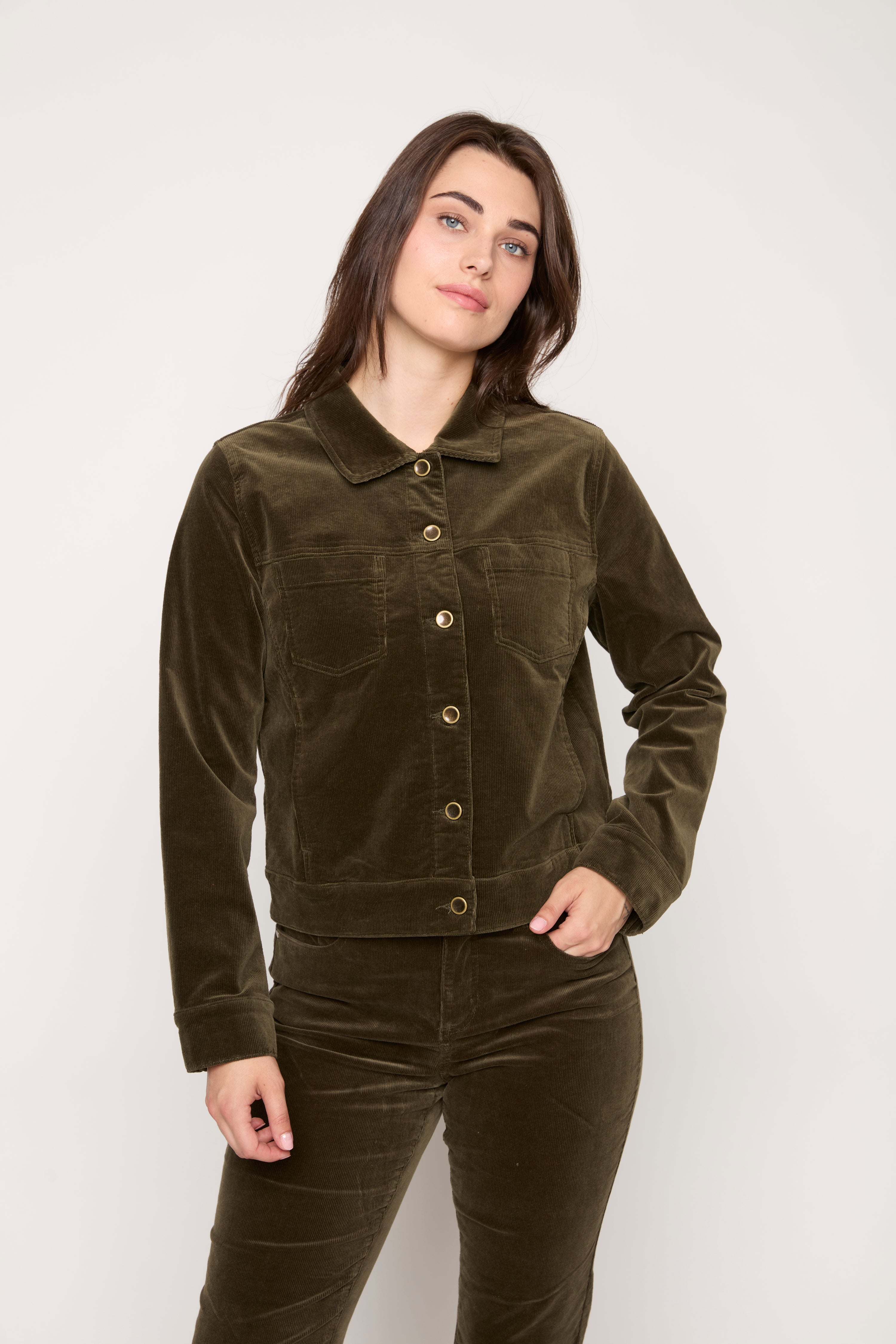 #Color_KHAKI
