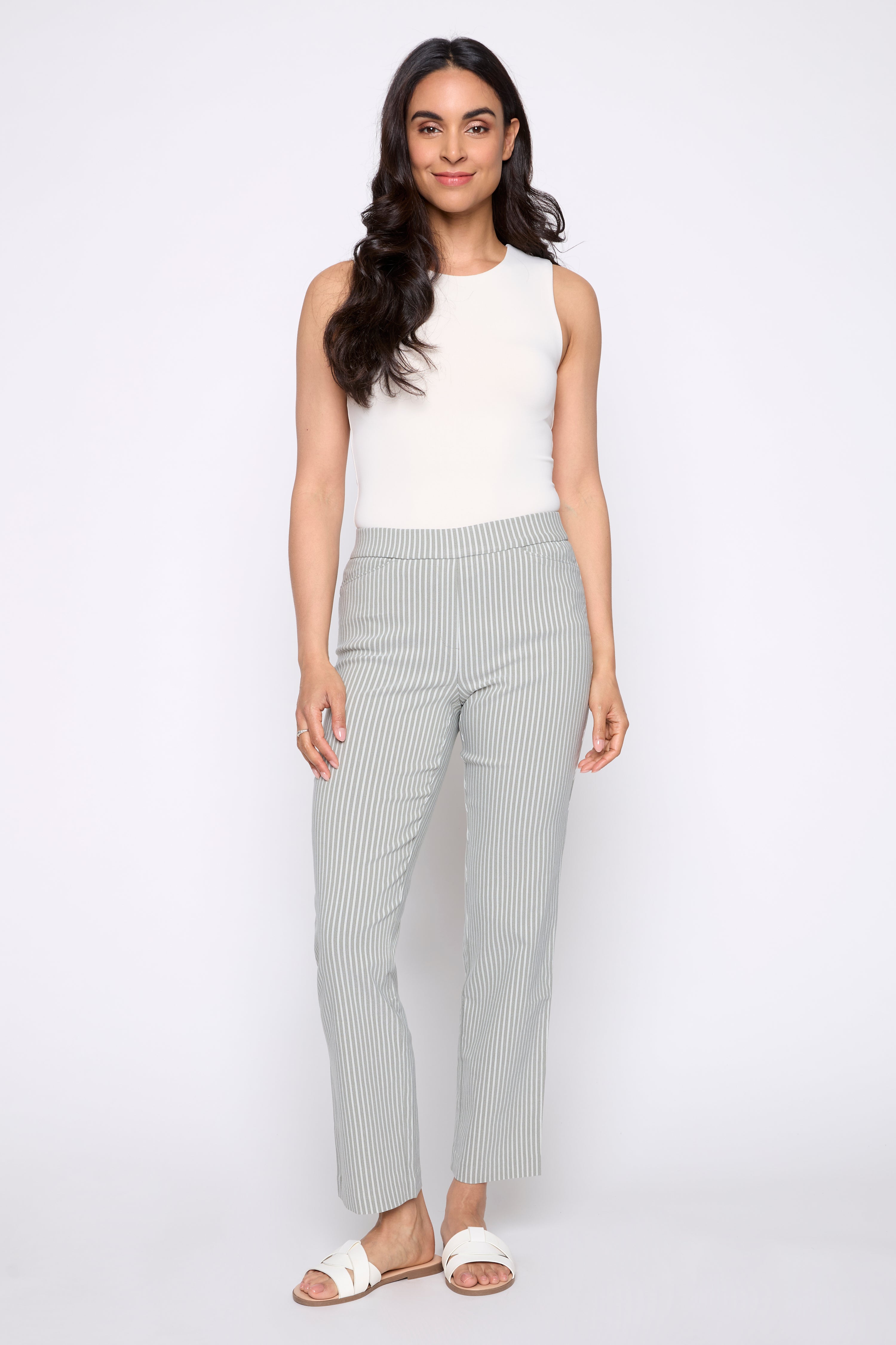 Le pantalon rayé à jambe droite