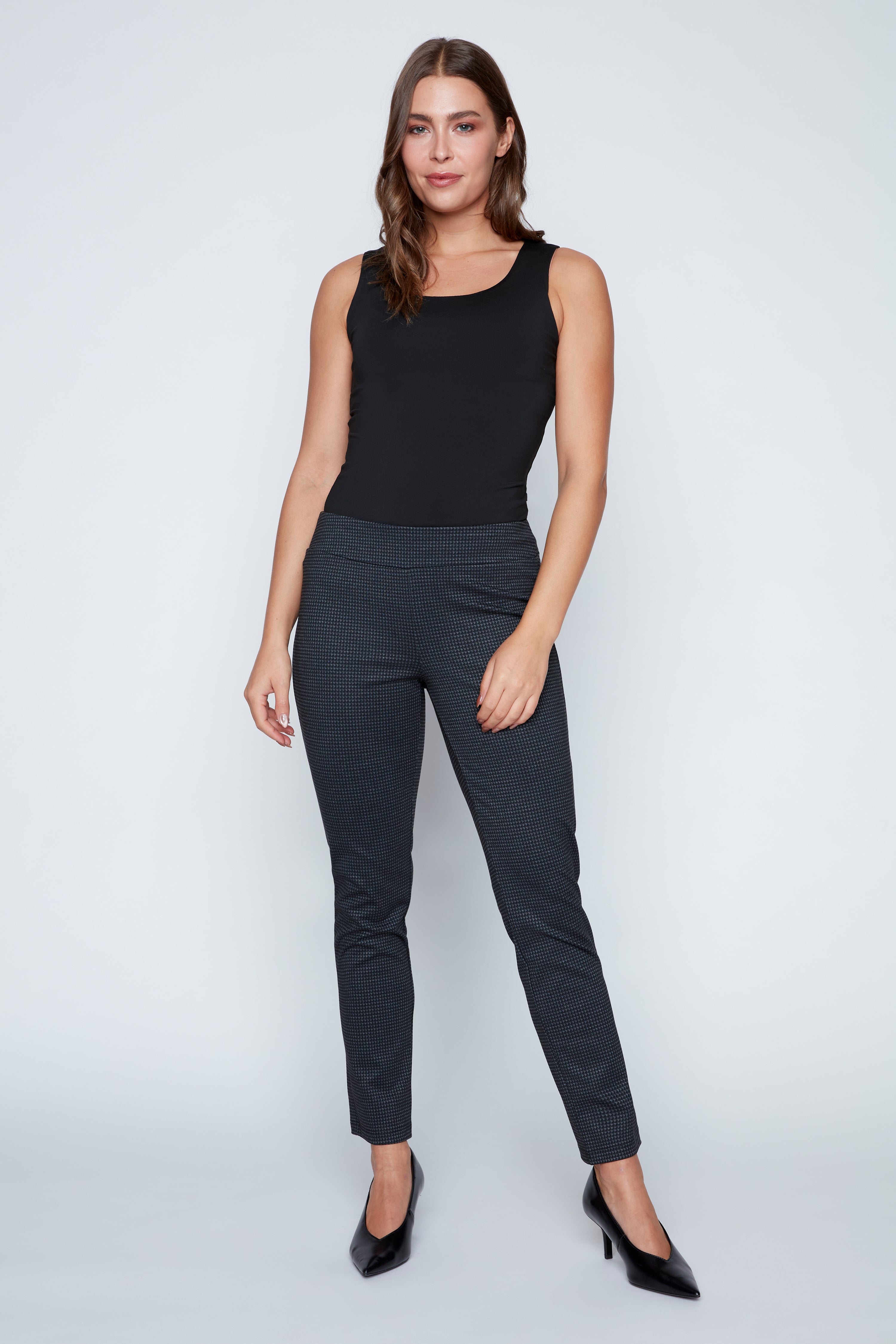 Slim leg houndstooth print pant