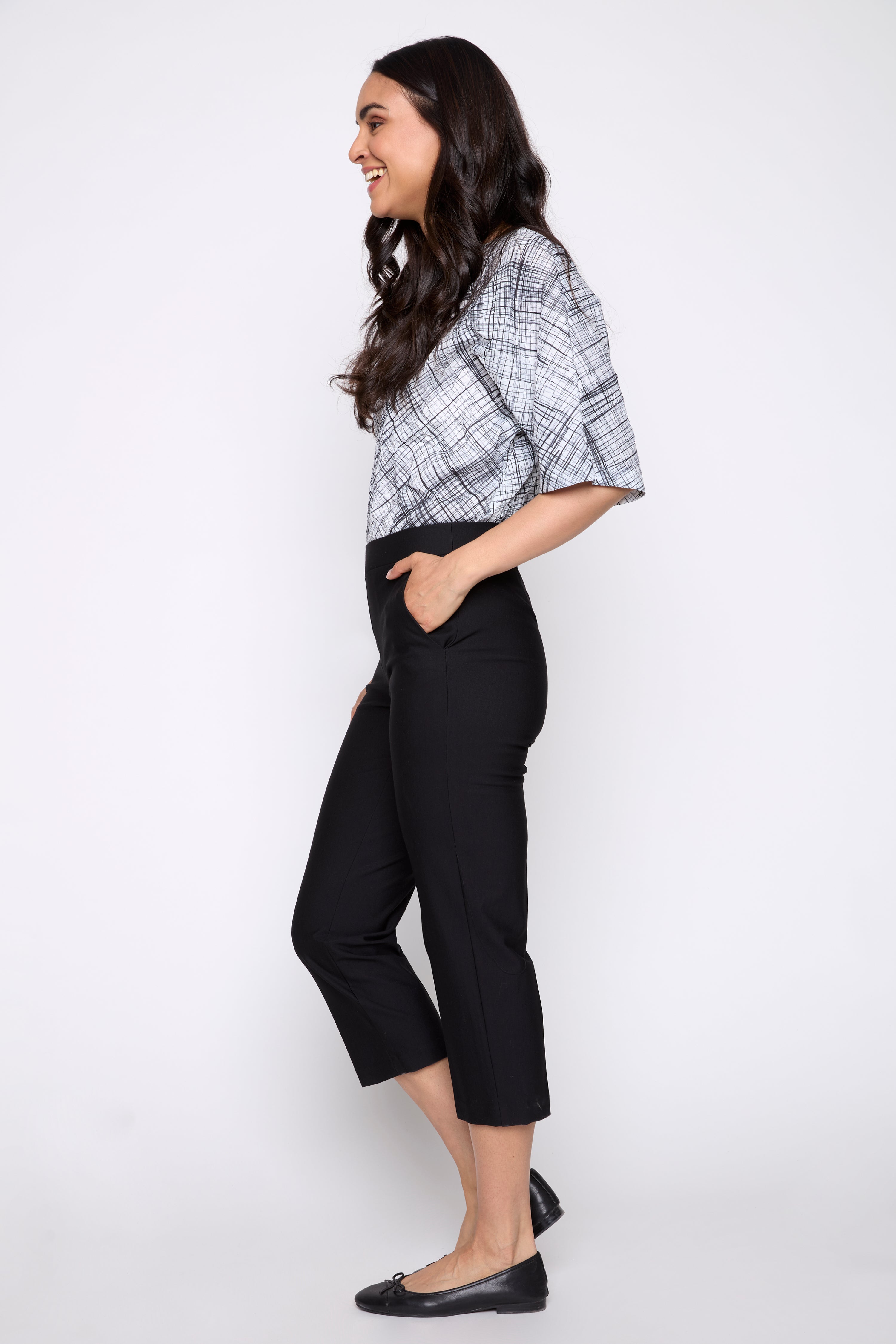 Straight leg capri with pockets