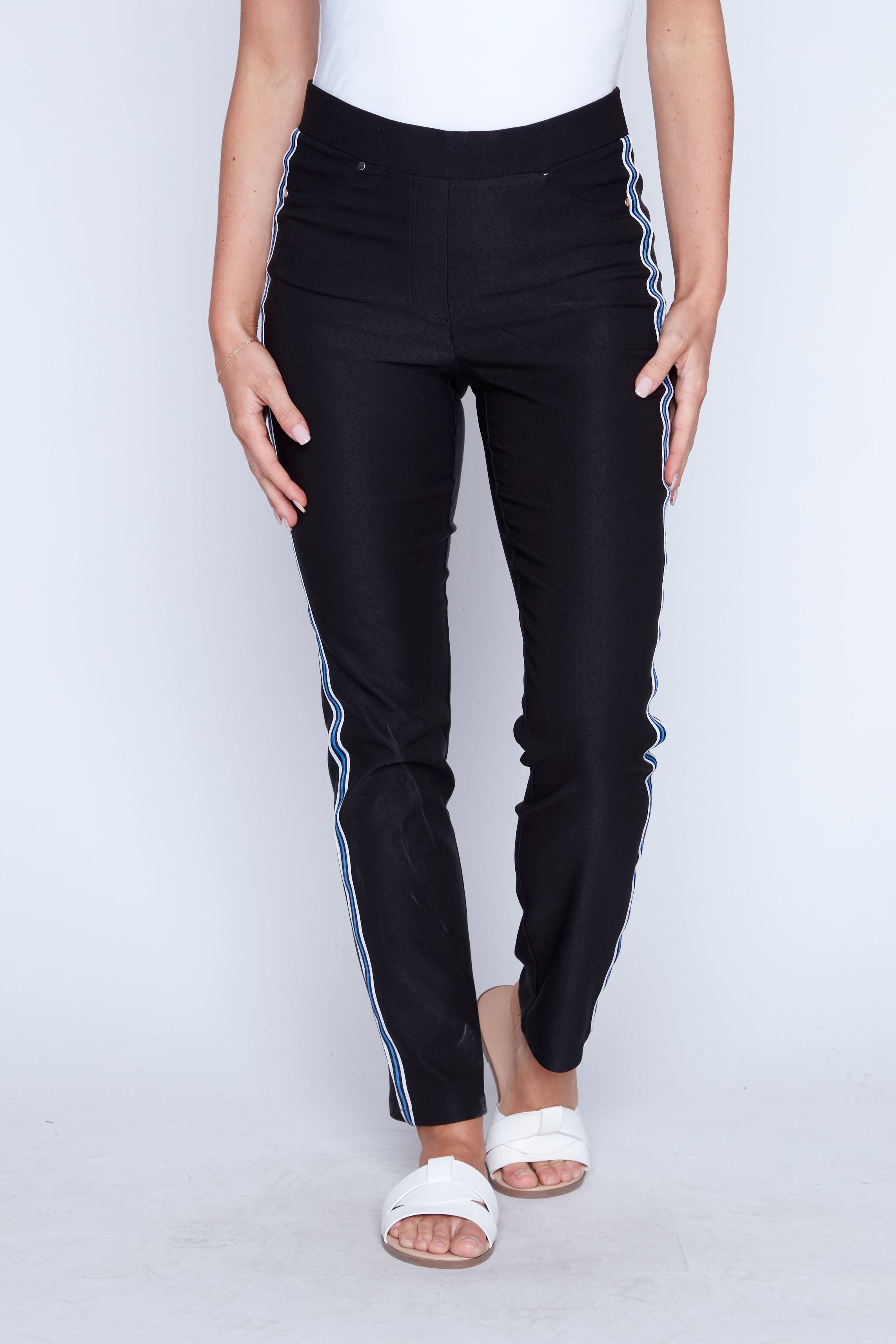 Le pantalon à bordure latérale