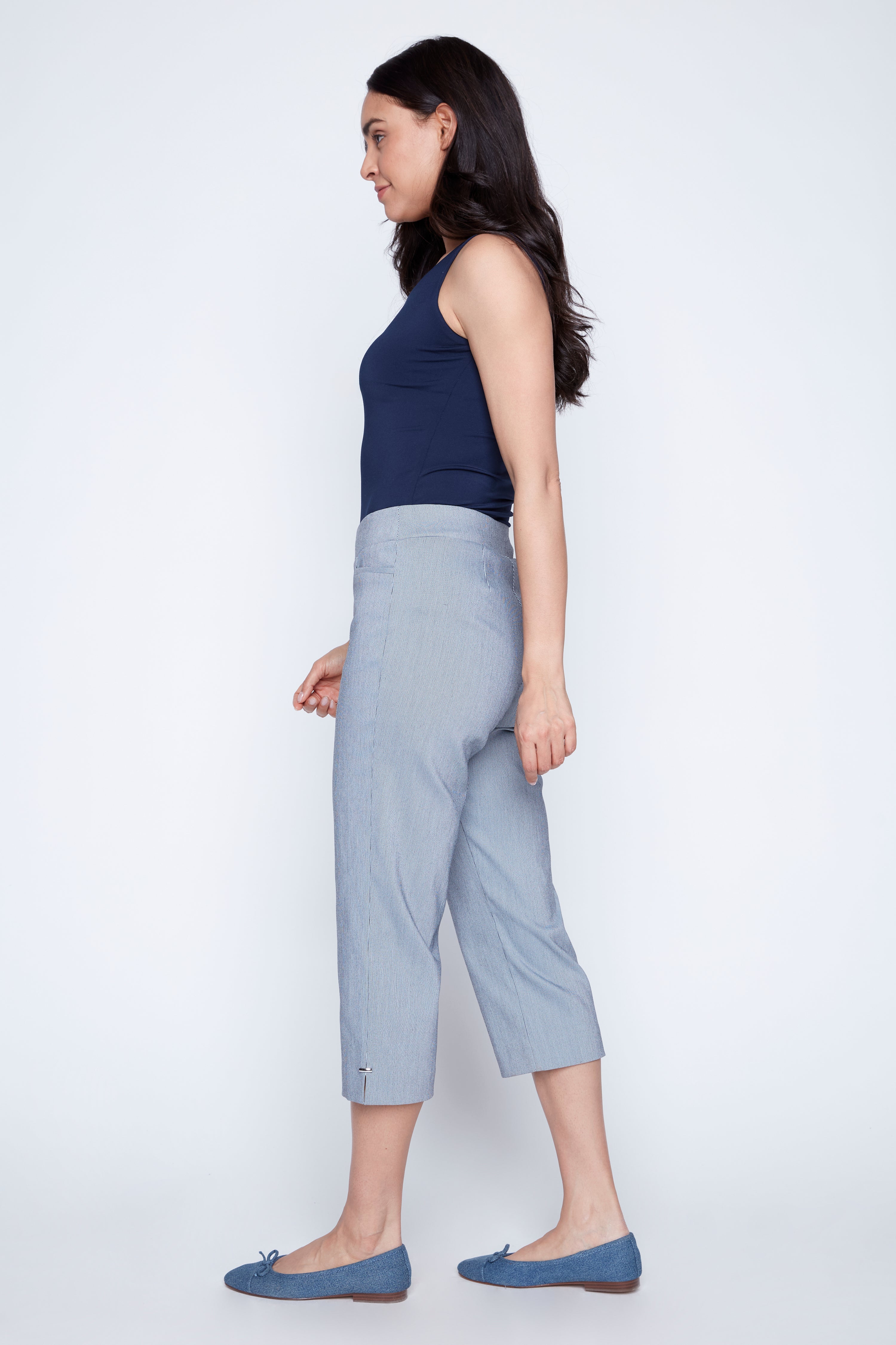 Le capri rayé à jambes étroite