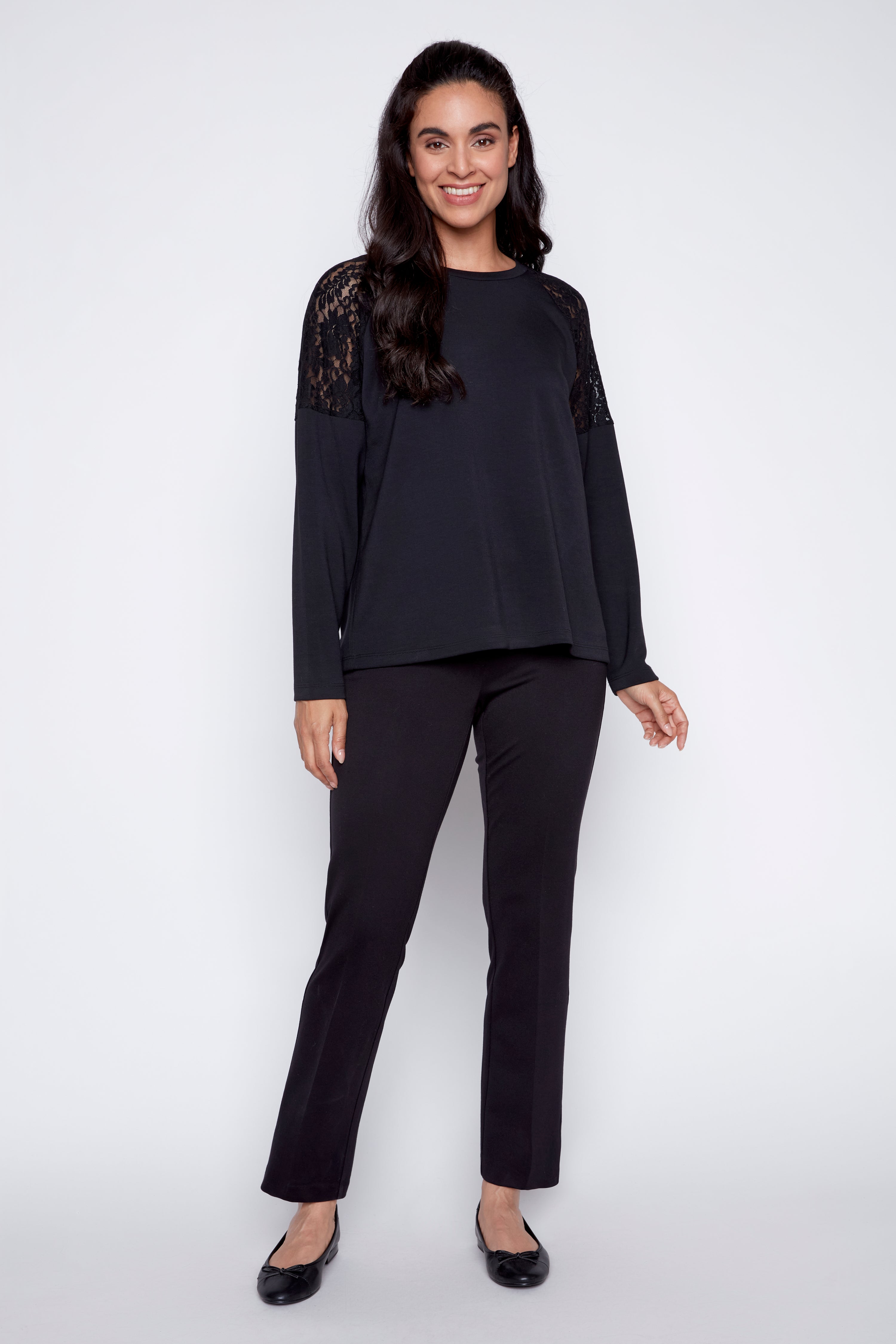 Le haut à bordure en dentelle