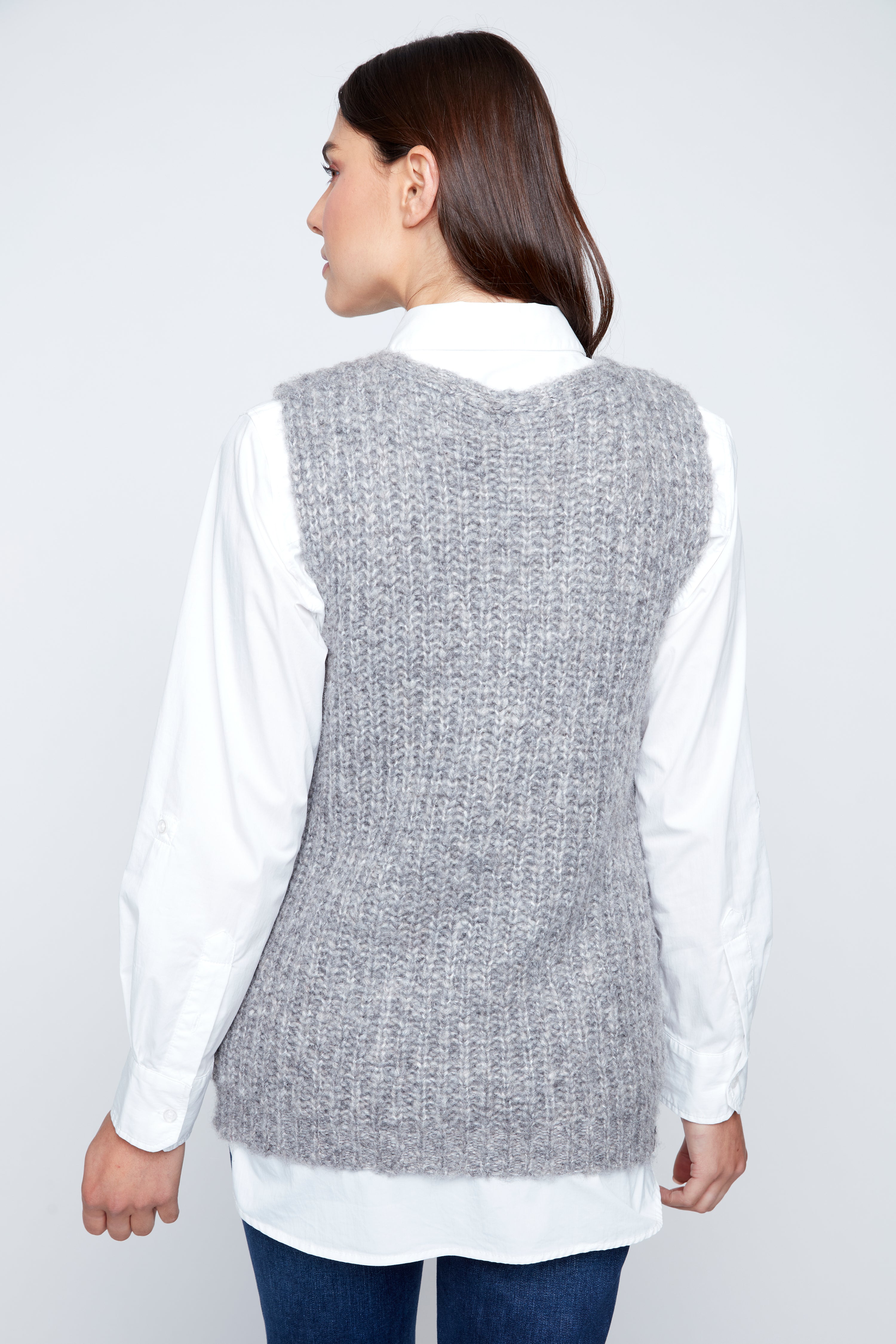 Sweater vest with pockets