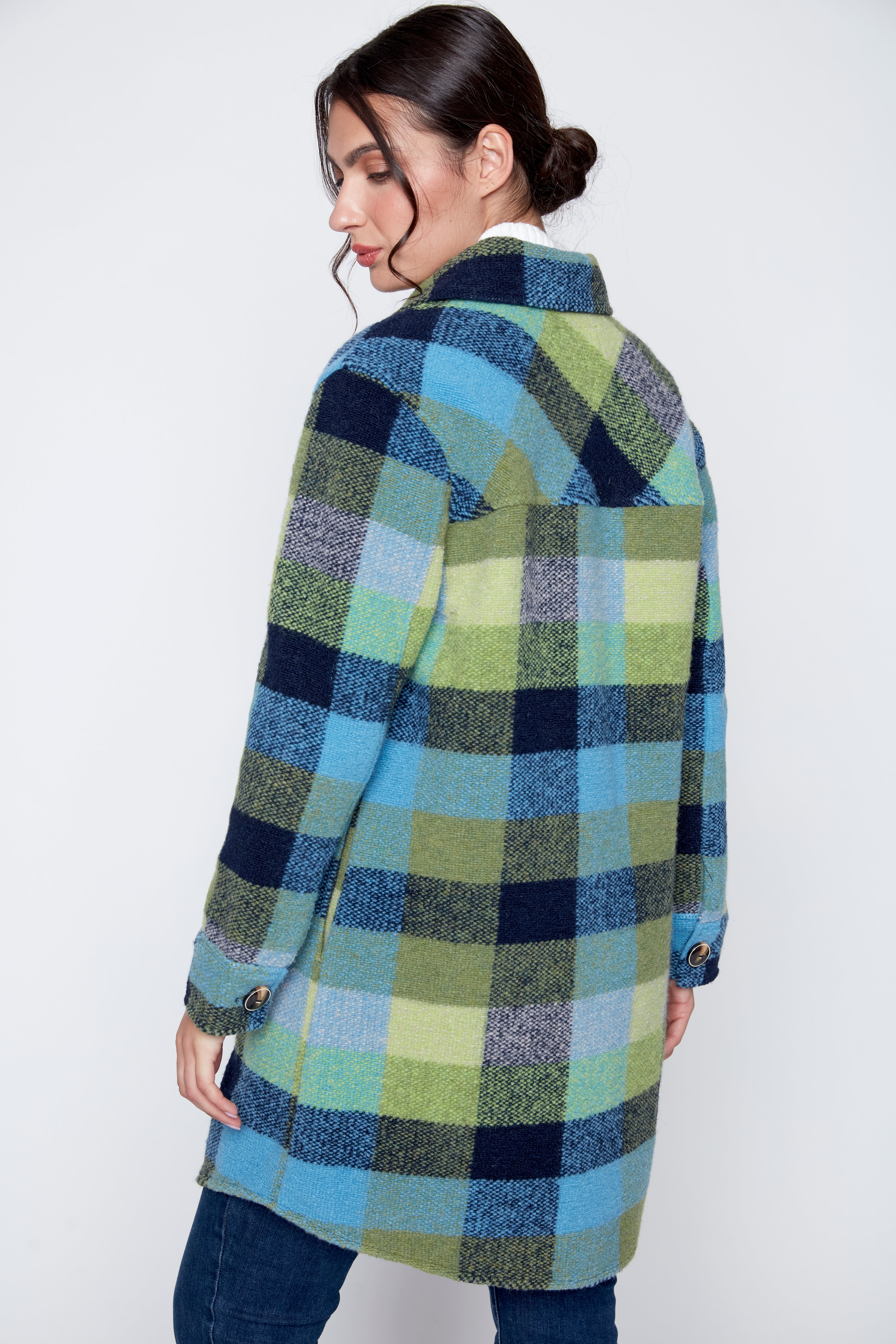 La veste en tricot à carreaux