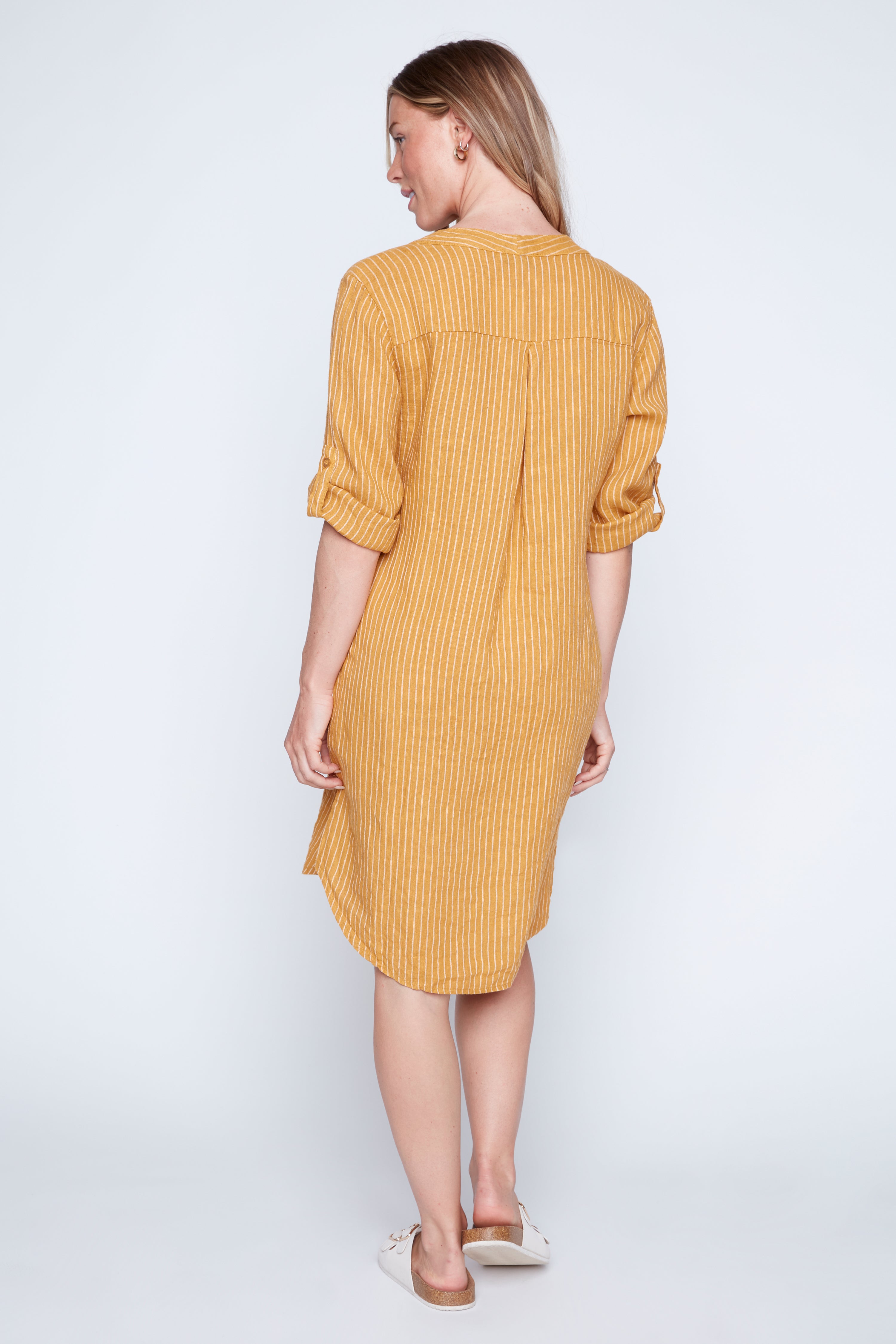 La robe en lin à rayures