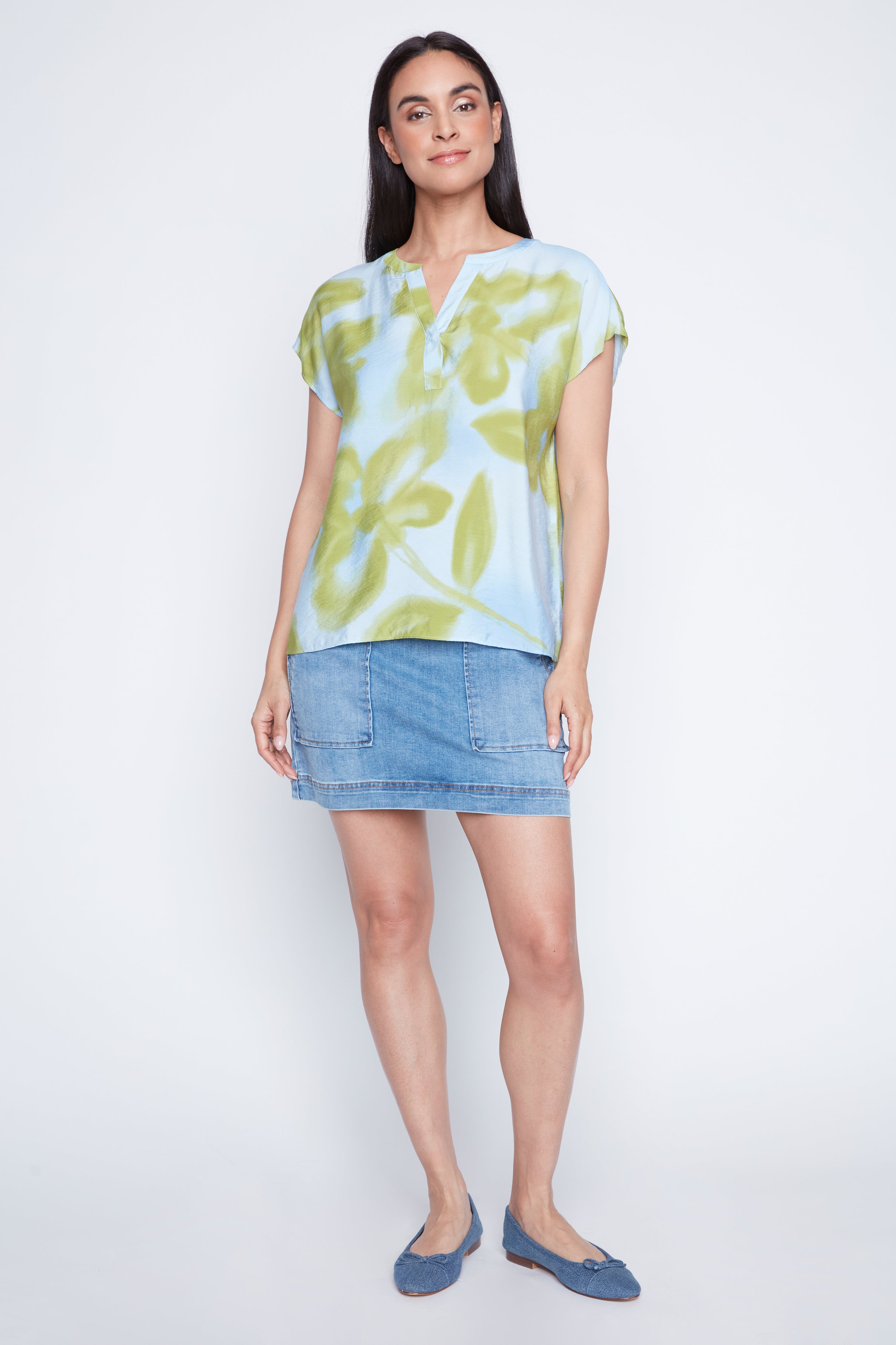 Le haut en crêpe à motif floral