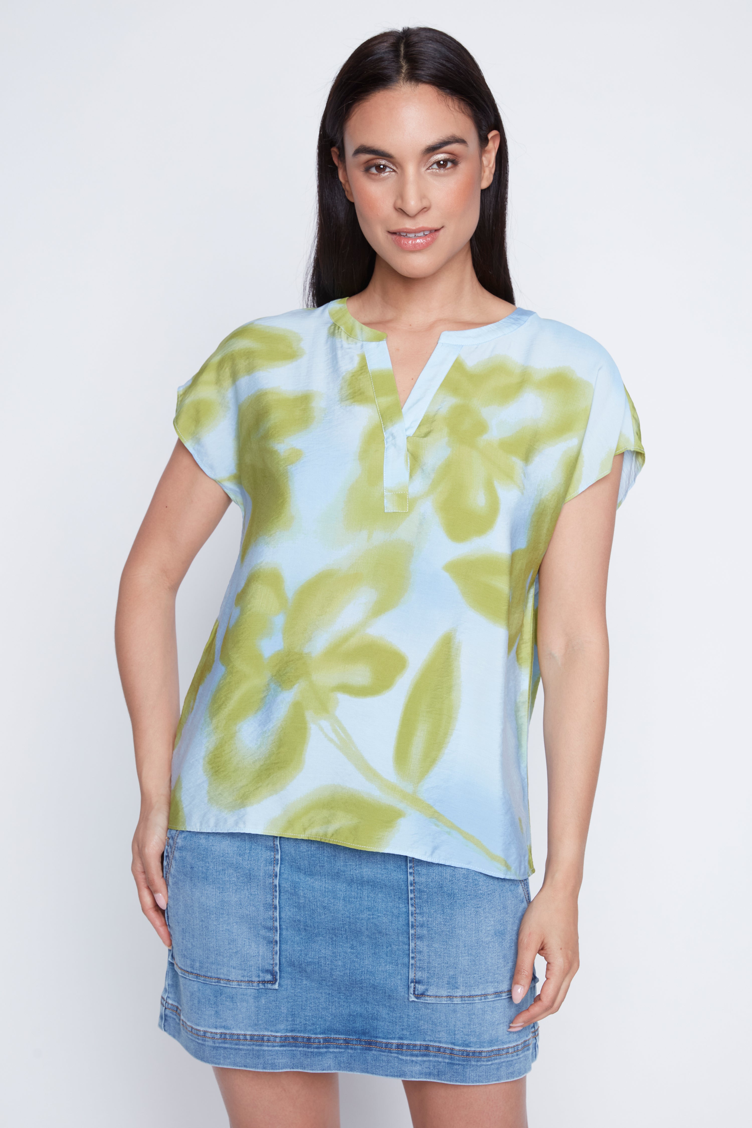 Le haut en crêpe à motif floral