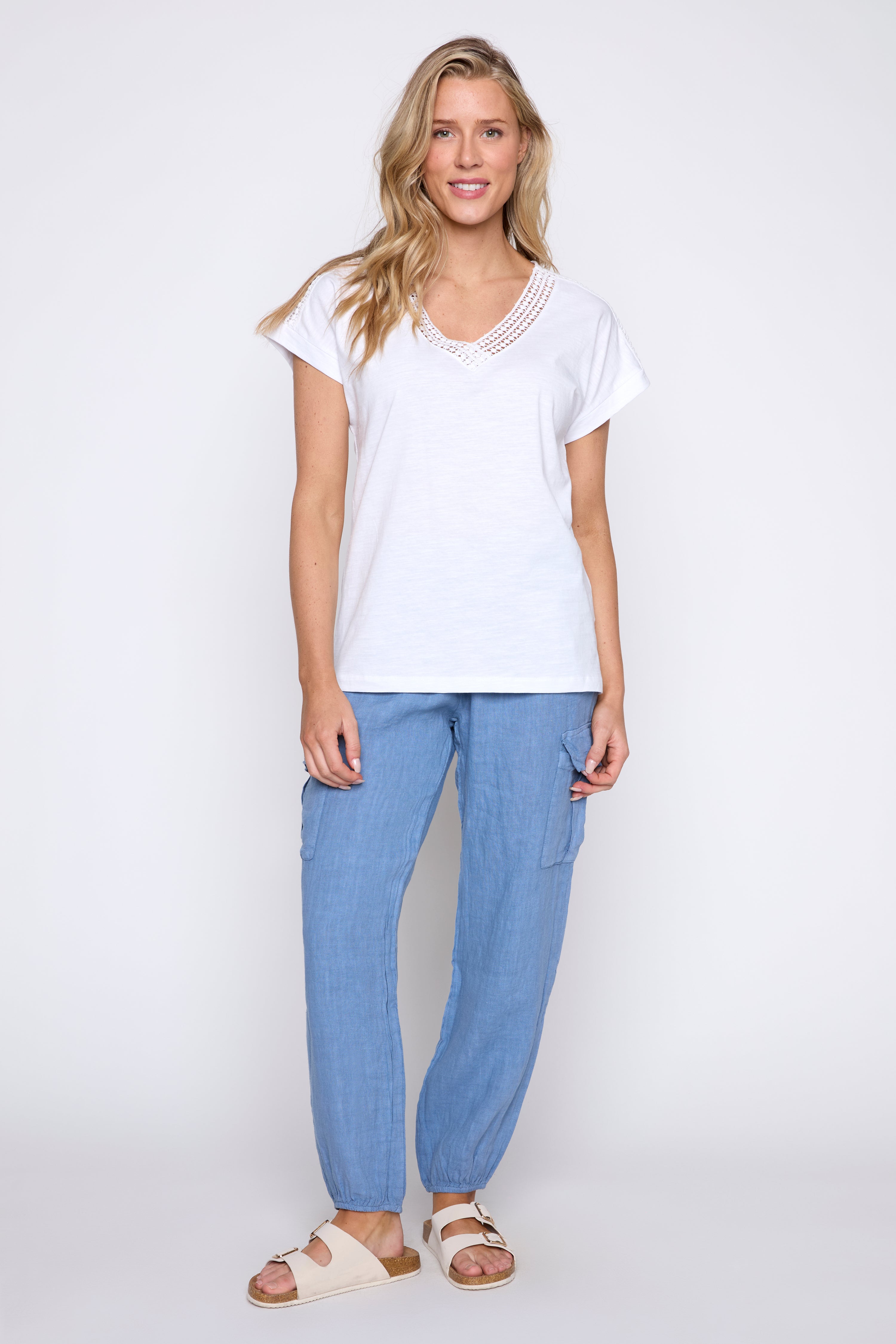 Le T-shirt en coton avec bordure en crochet