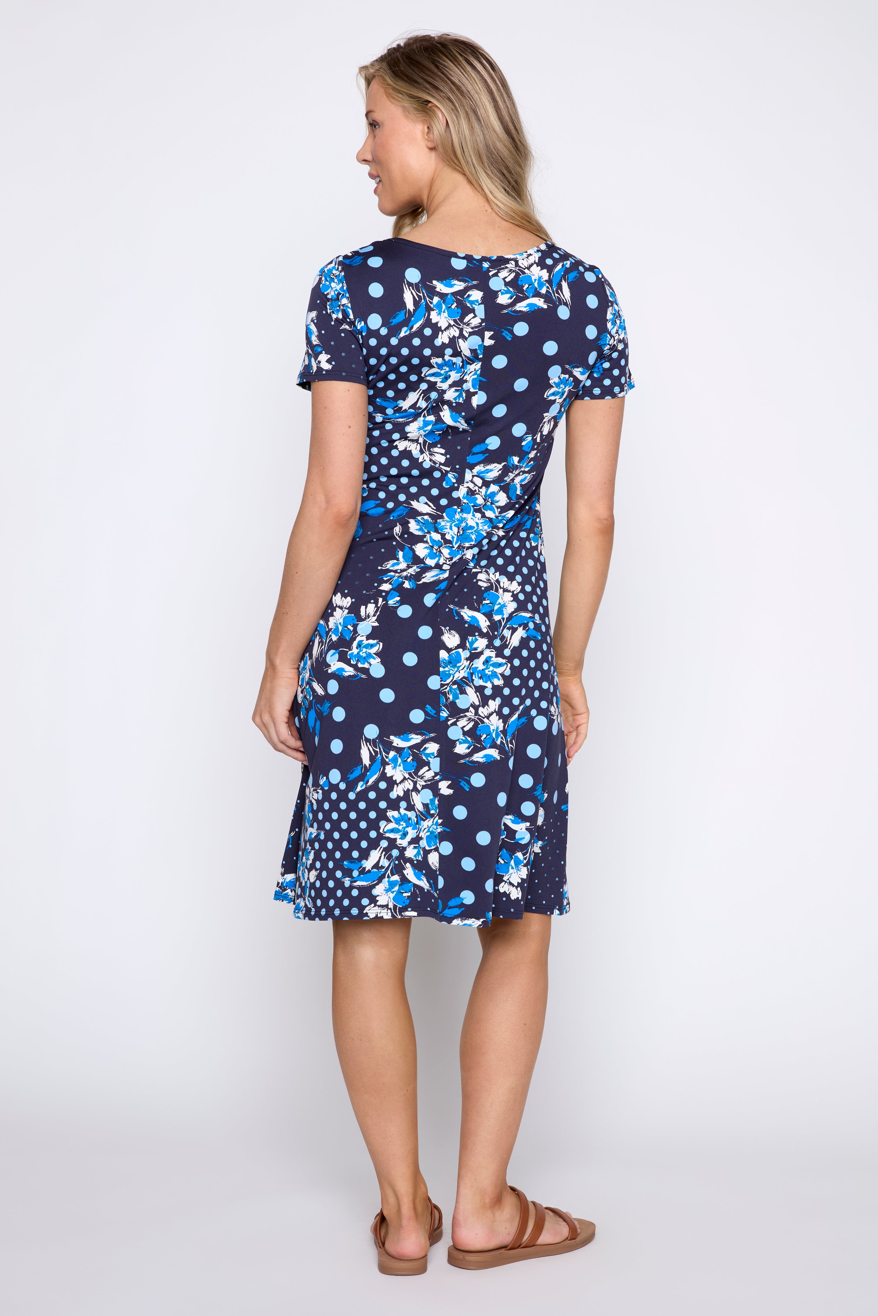La robe soleil à imprimé fleuri et pois