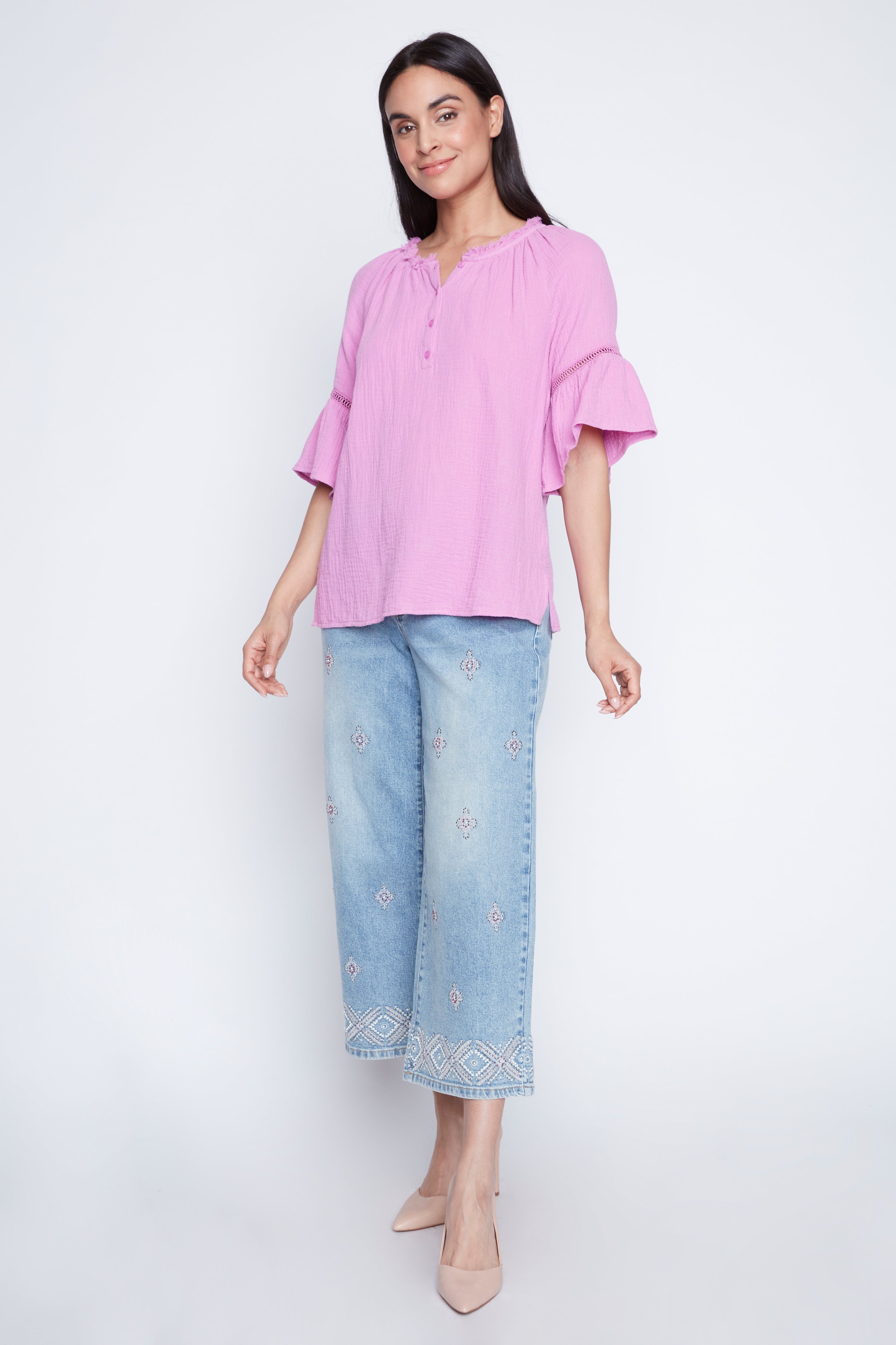 La blouse en coton froissé à manches volantées