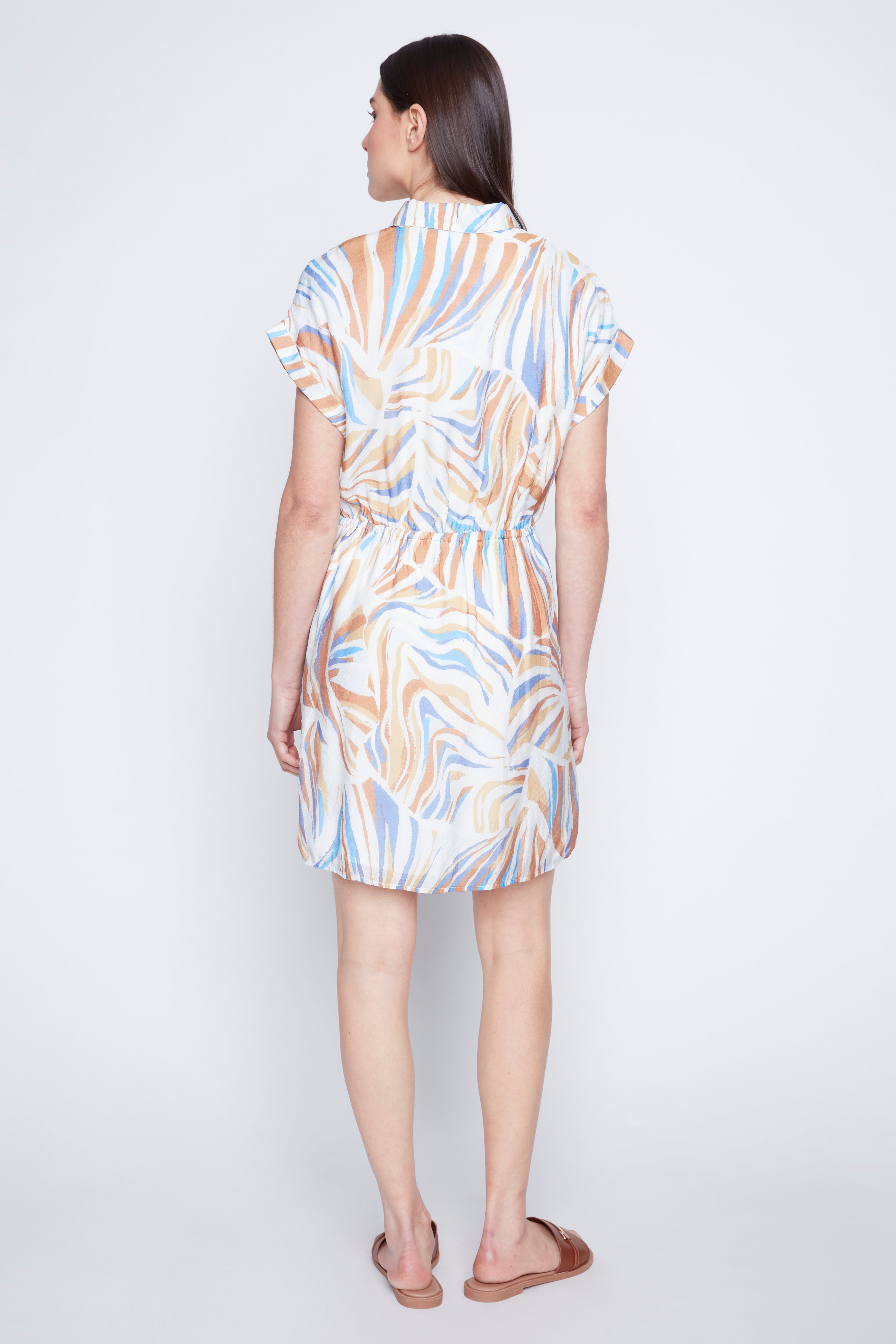 La robe imprimée avec détail à cordon