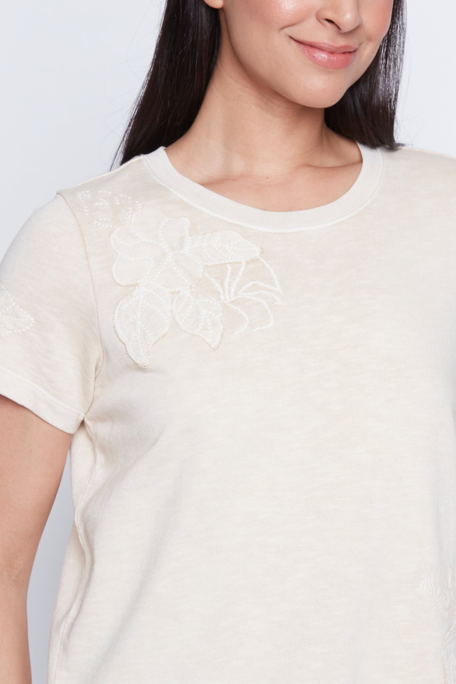 Le t-shirt à appliqué floral