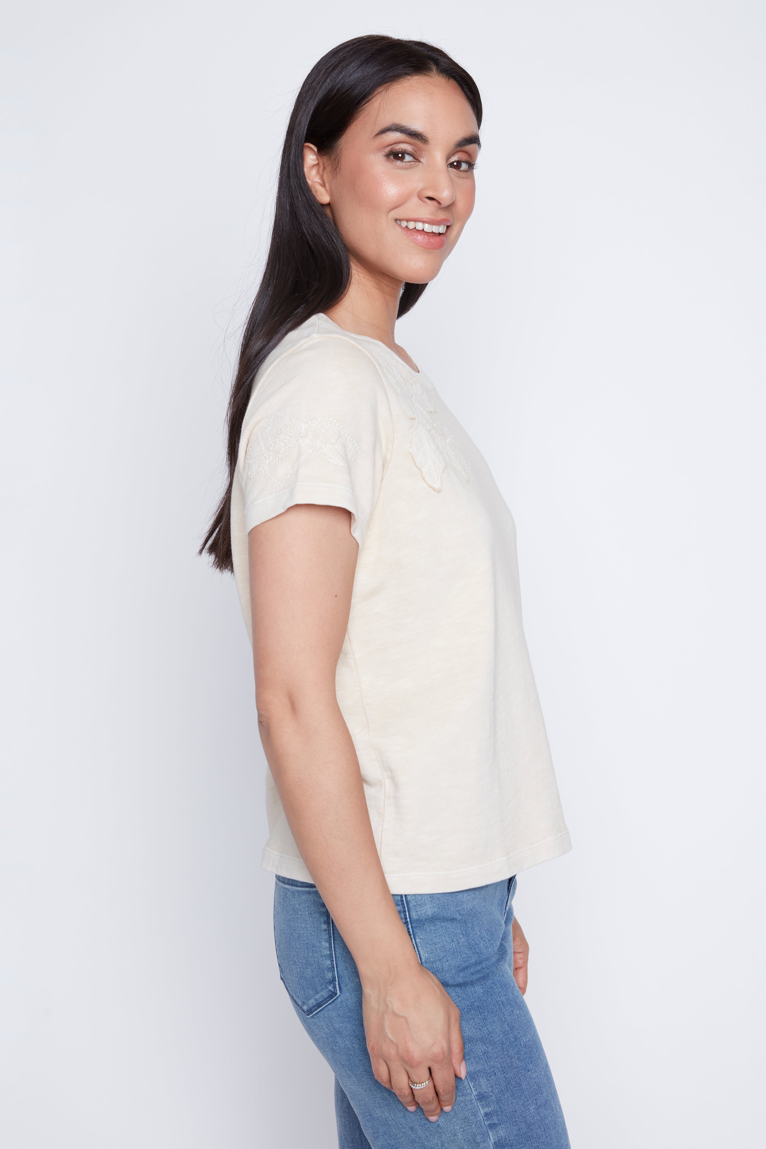 Le t-shirt à appliqué floral