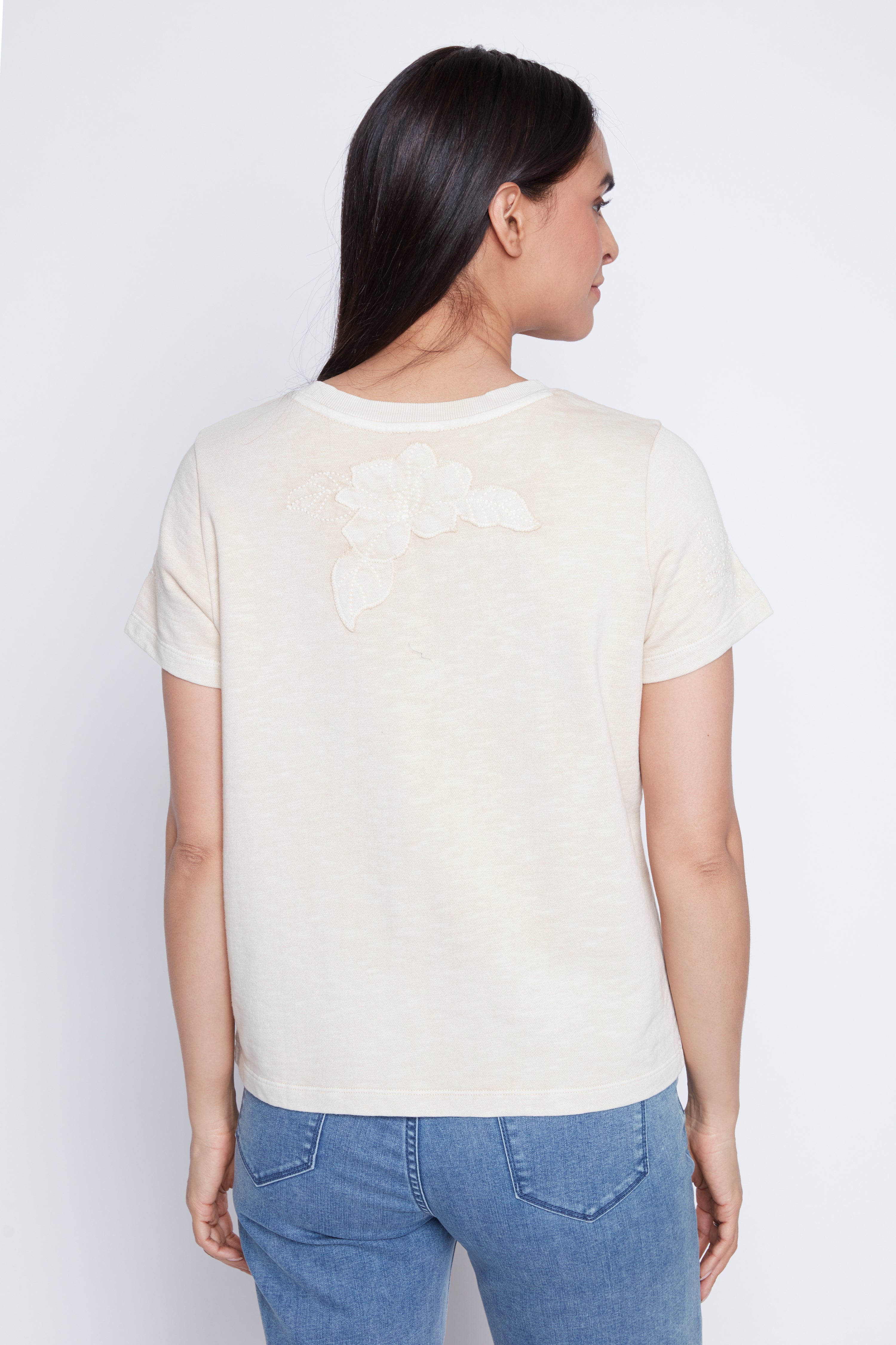 Le t-shirt à appliqué floral