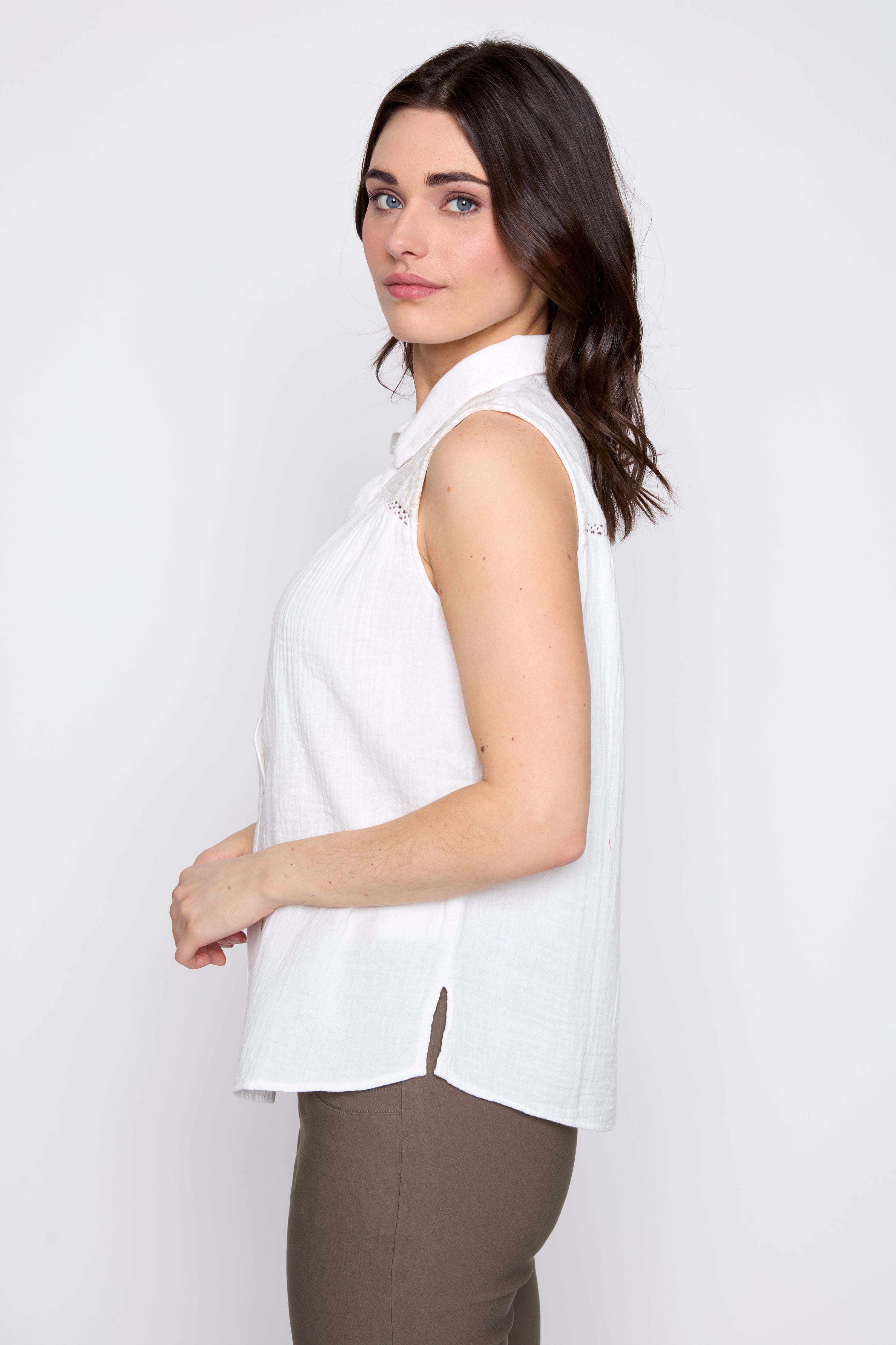 Crinkle gauze blouse with embroidery