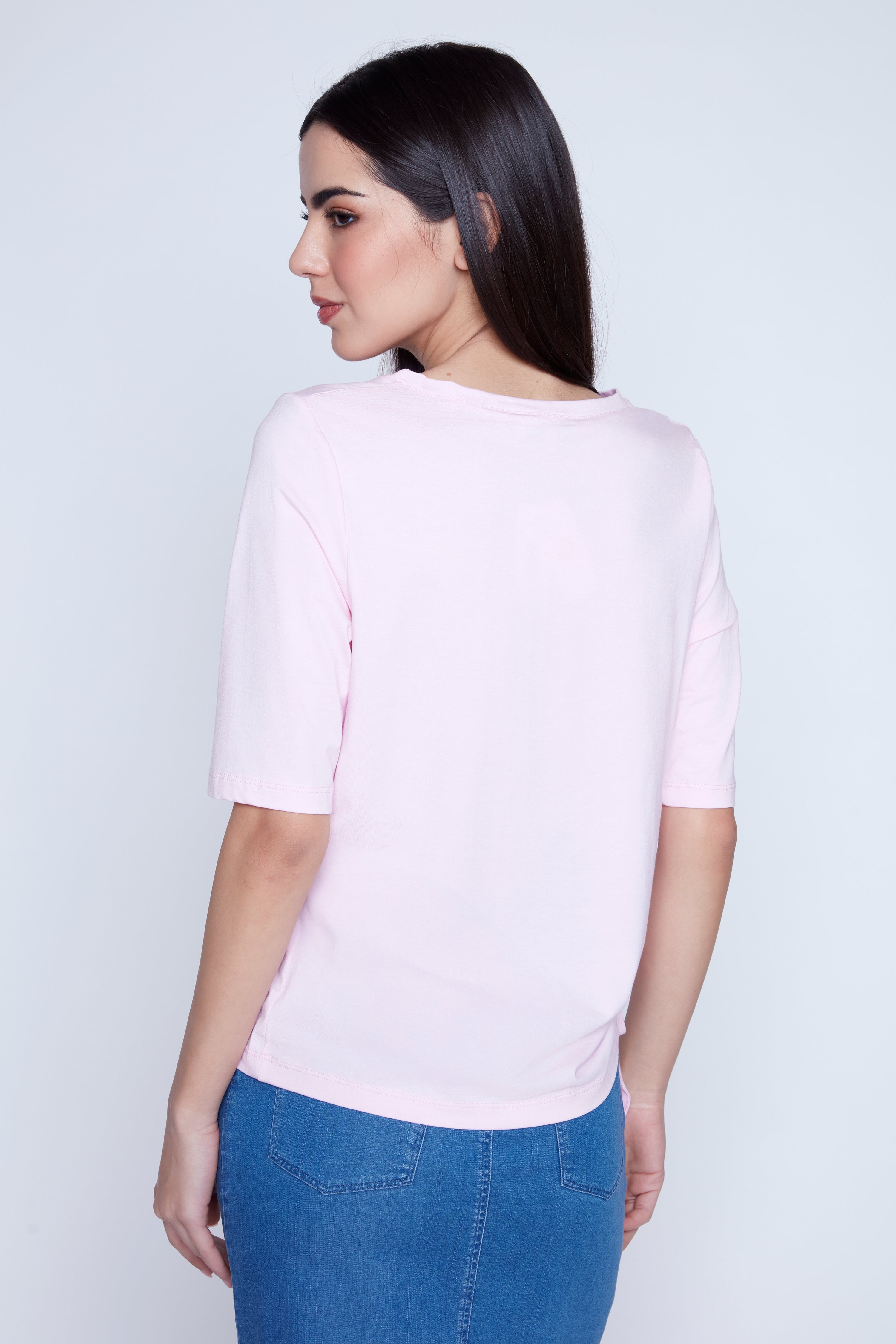 Le haut en bambou à détails froncés