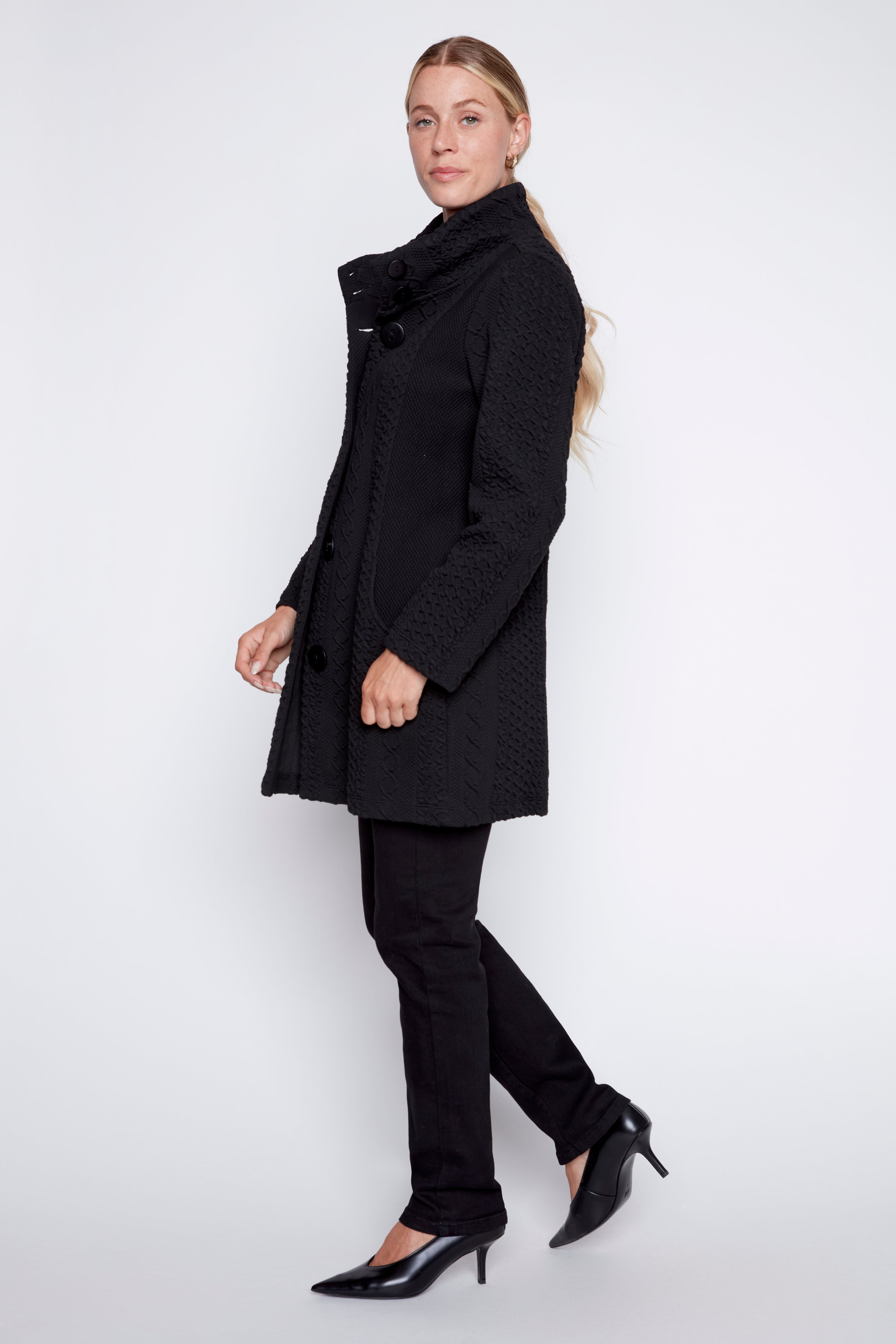 Le manteau en jacquard torsadé