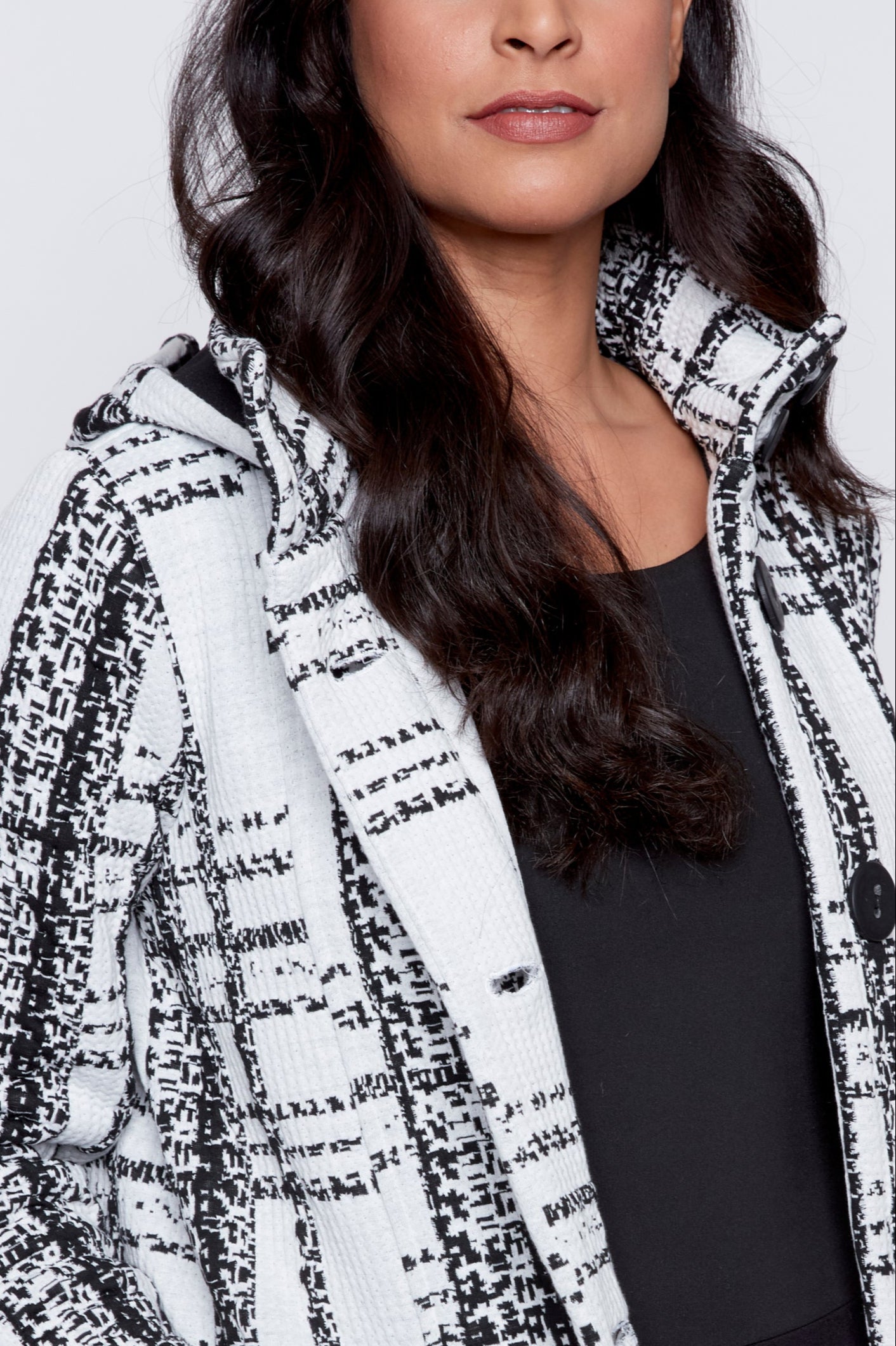 Le manteau à carreaux à capuche