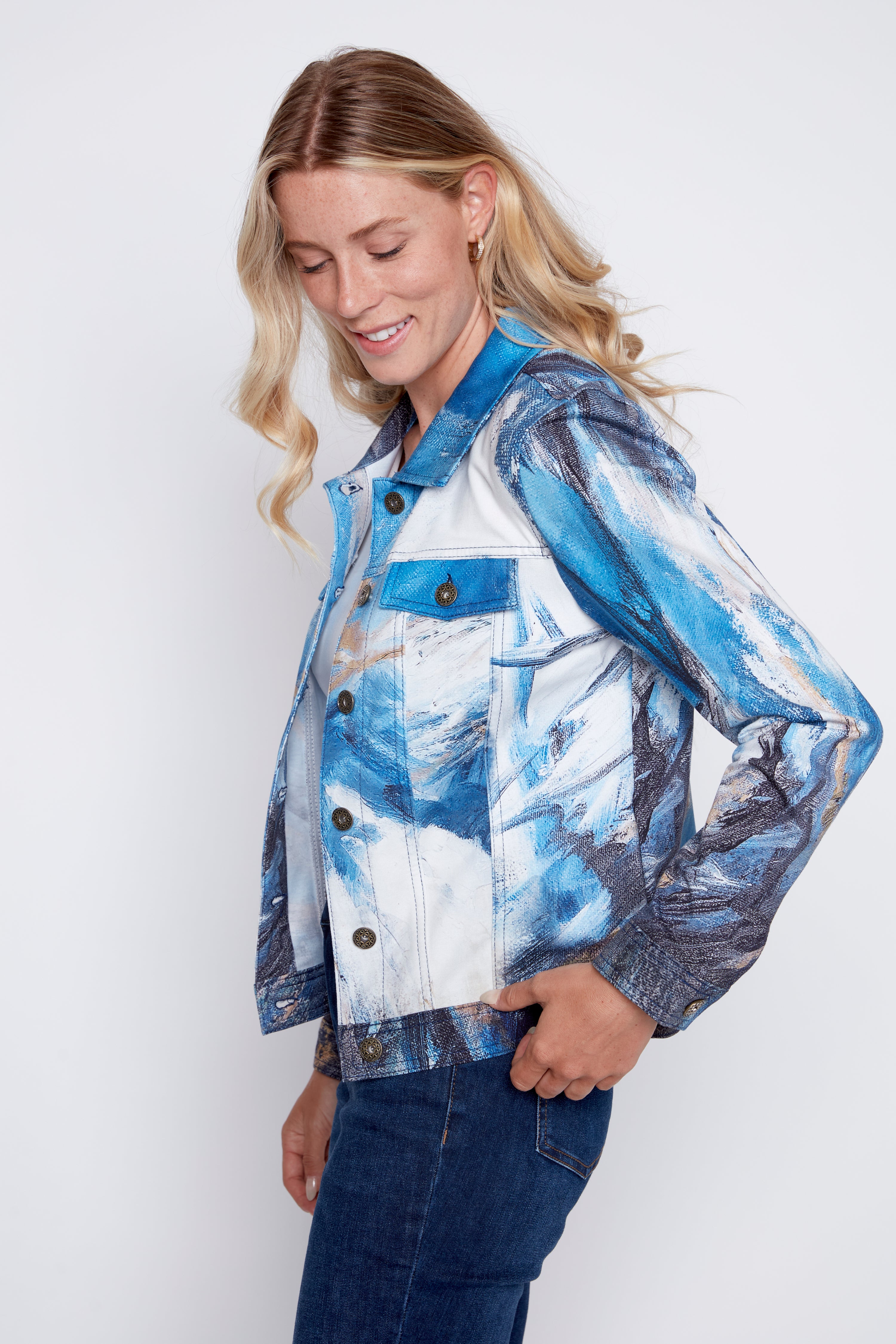 La veste style jean au design abstrait