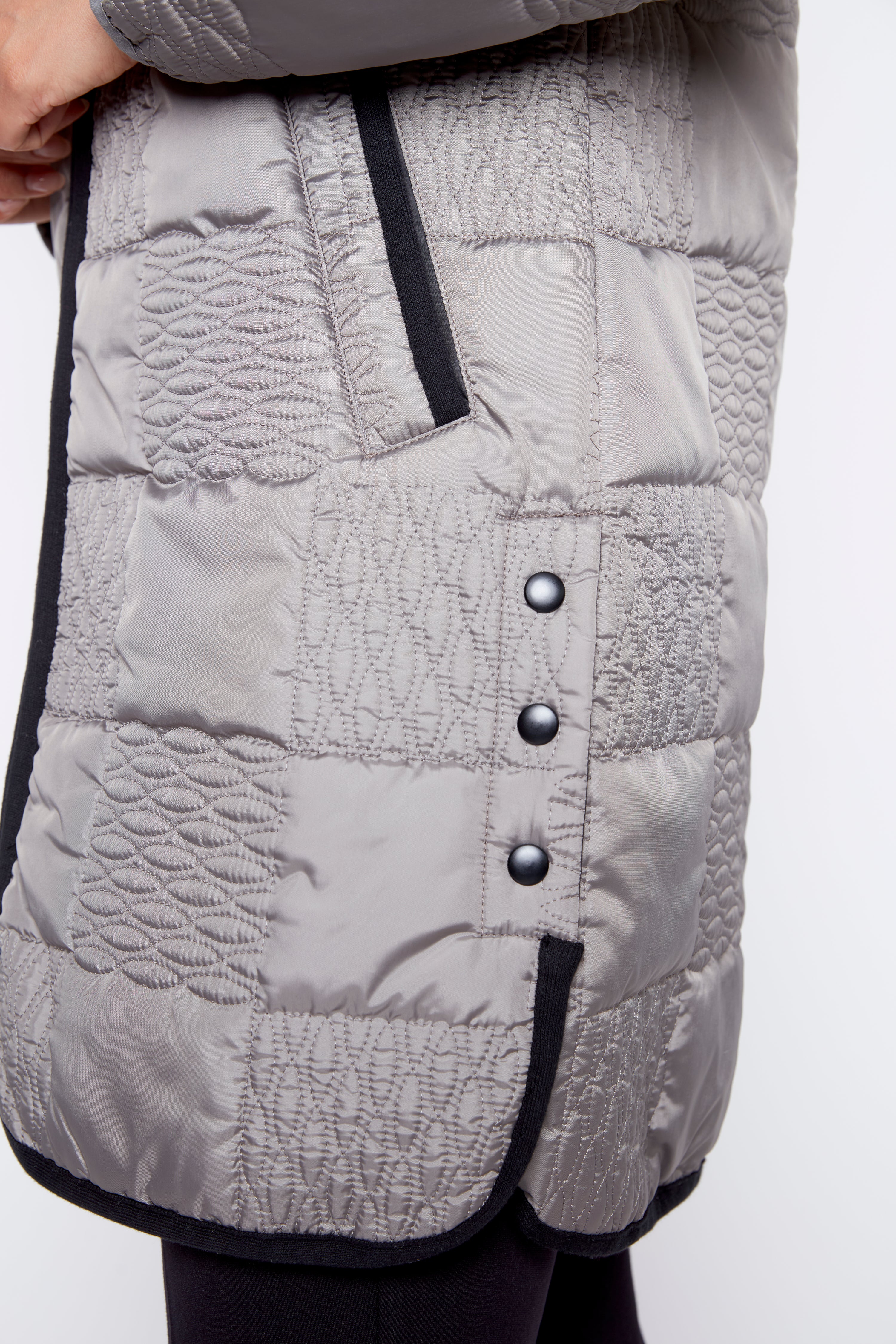 Quilt jacket with snap detail