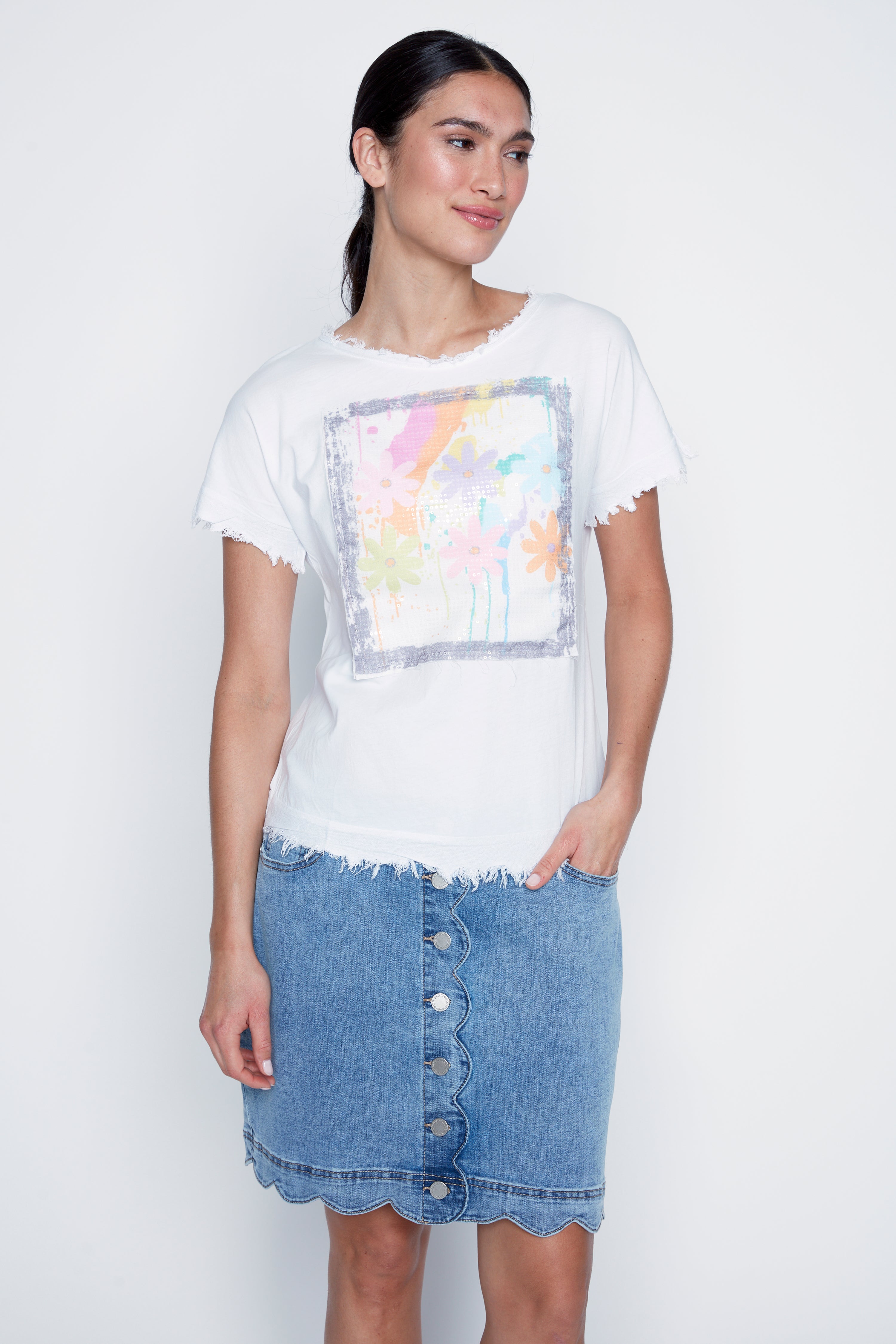 Le t-shirt en coton avec boîte à fleurs