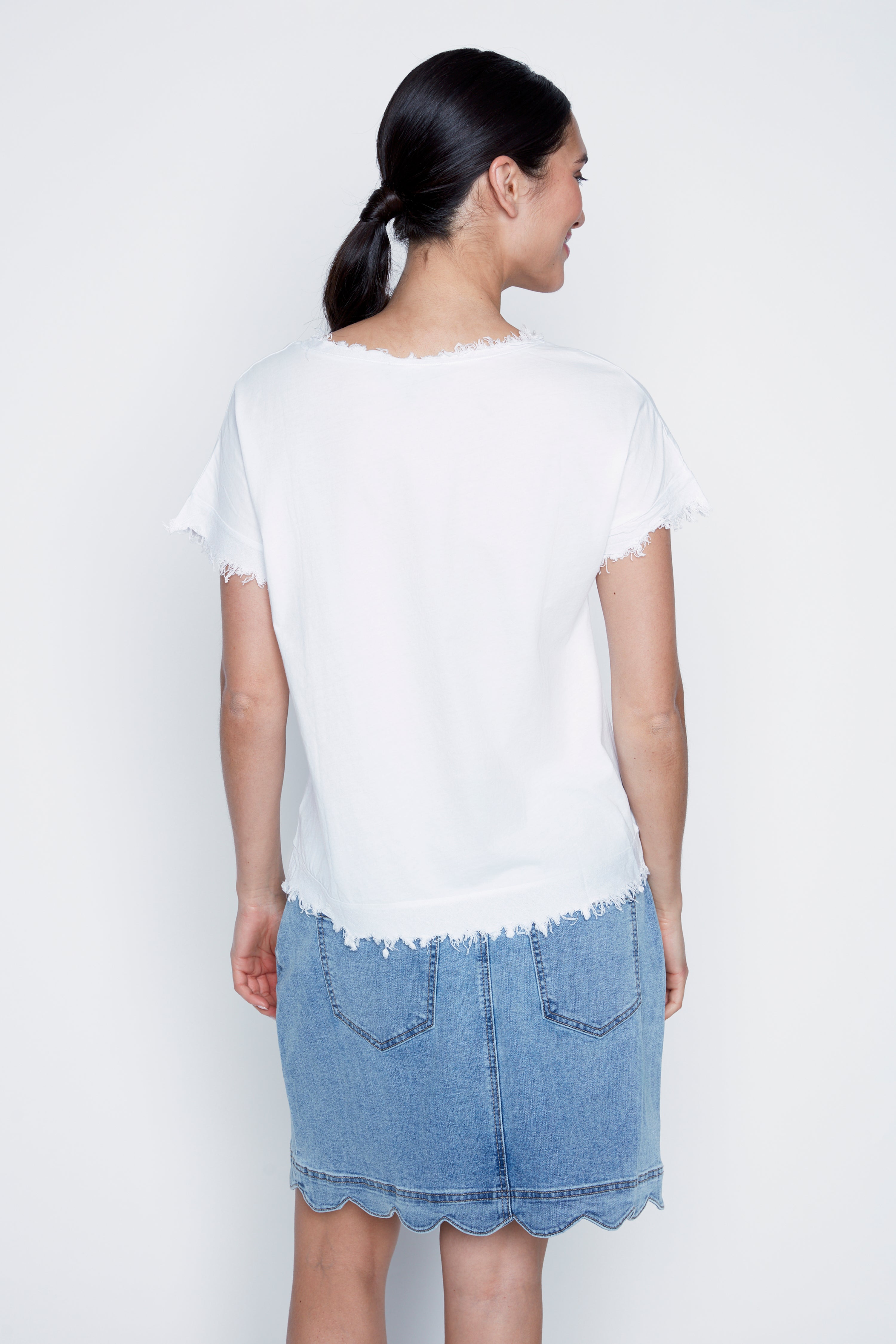 Le t-shirt en coton avec boîte à fleurs